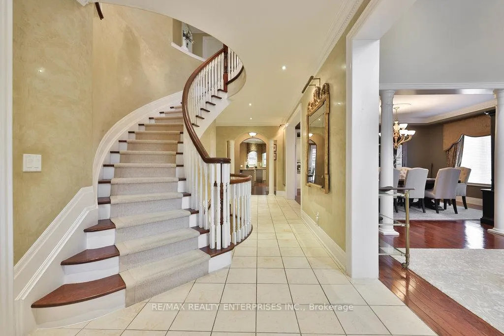 Photo 5 of 683 Canyon Street, Mississauga, Lorne Park — HOMEH
