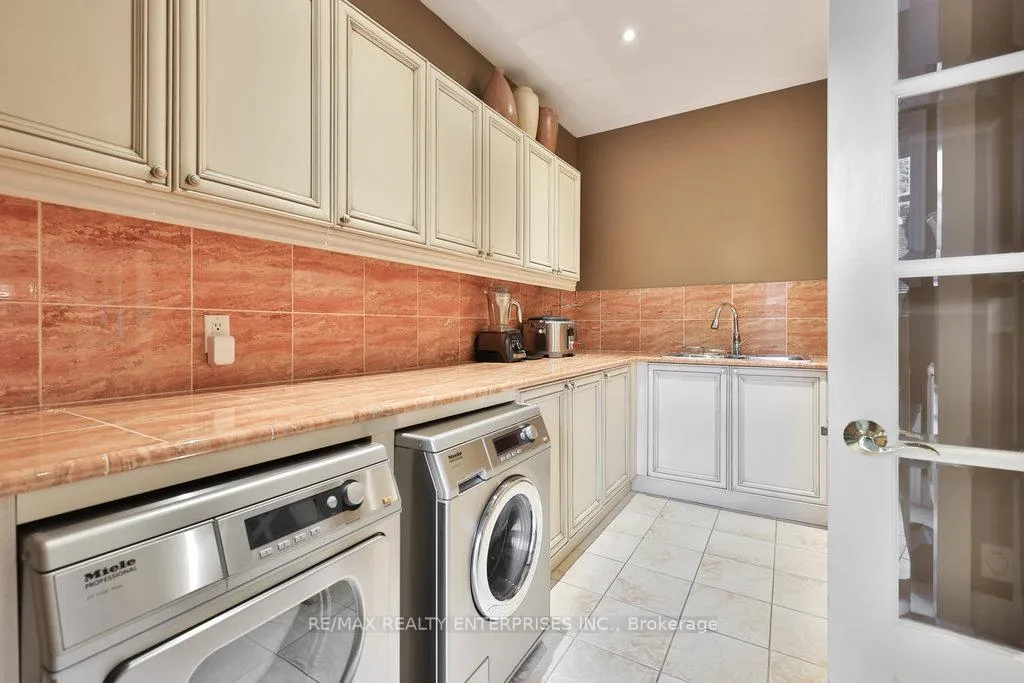 Photo 20 of 683 Canyon Street, Mississauga, Lorne Park — HOMEH
