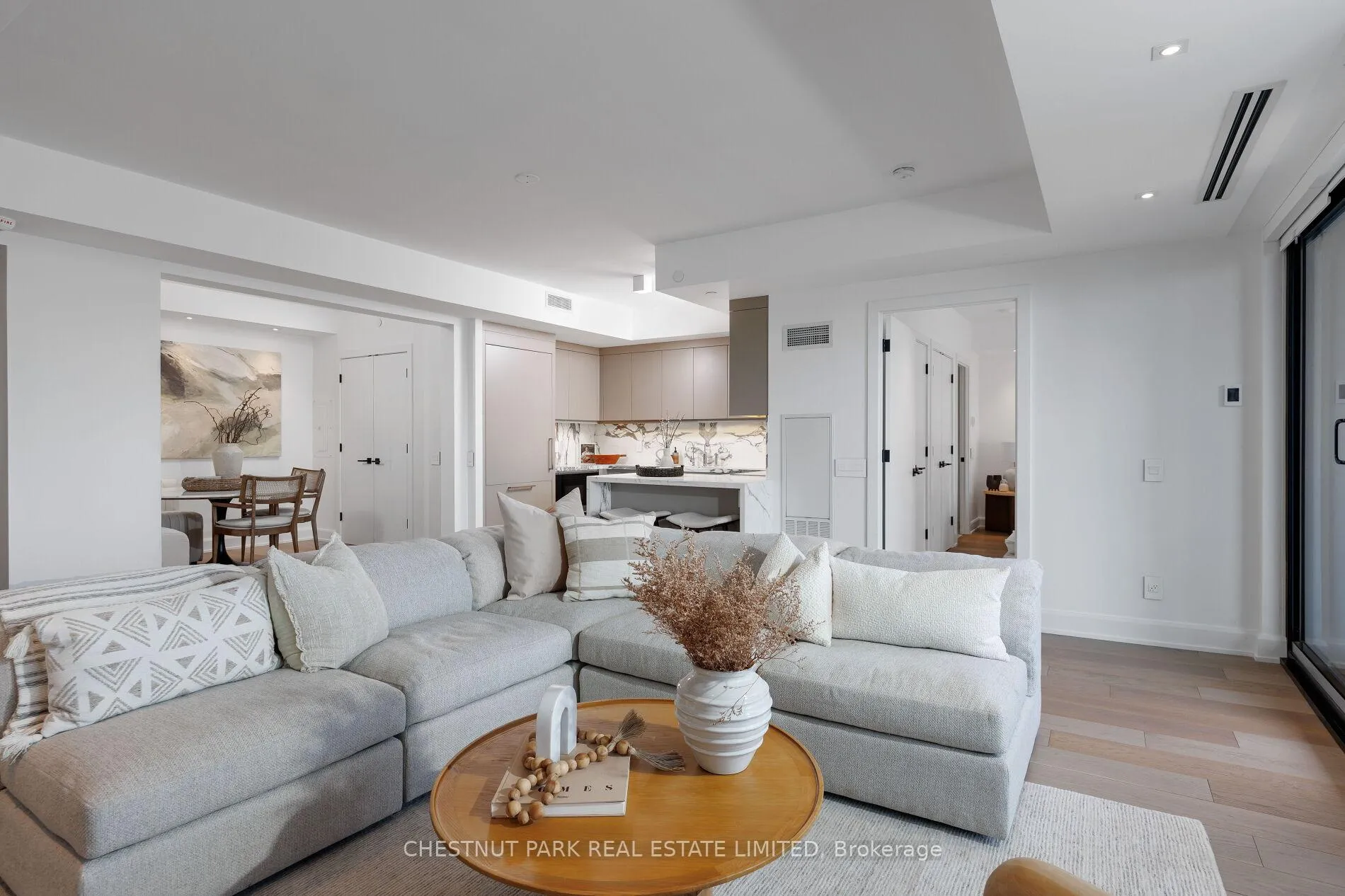 Photo 2 of Unit 3003, 200 Cumberland Street, Toronto, The Annex — HOMEH