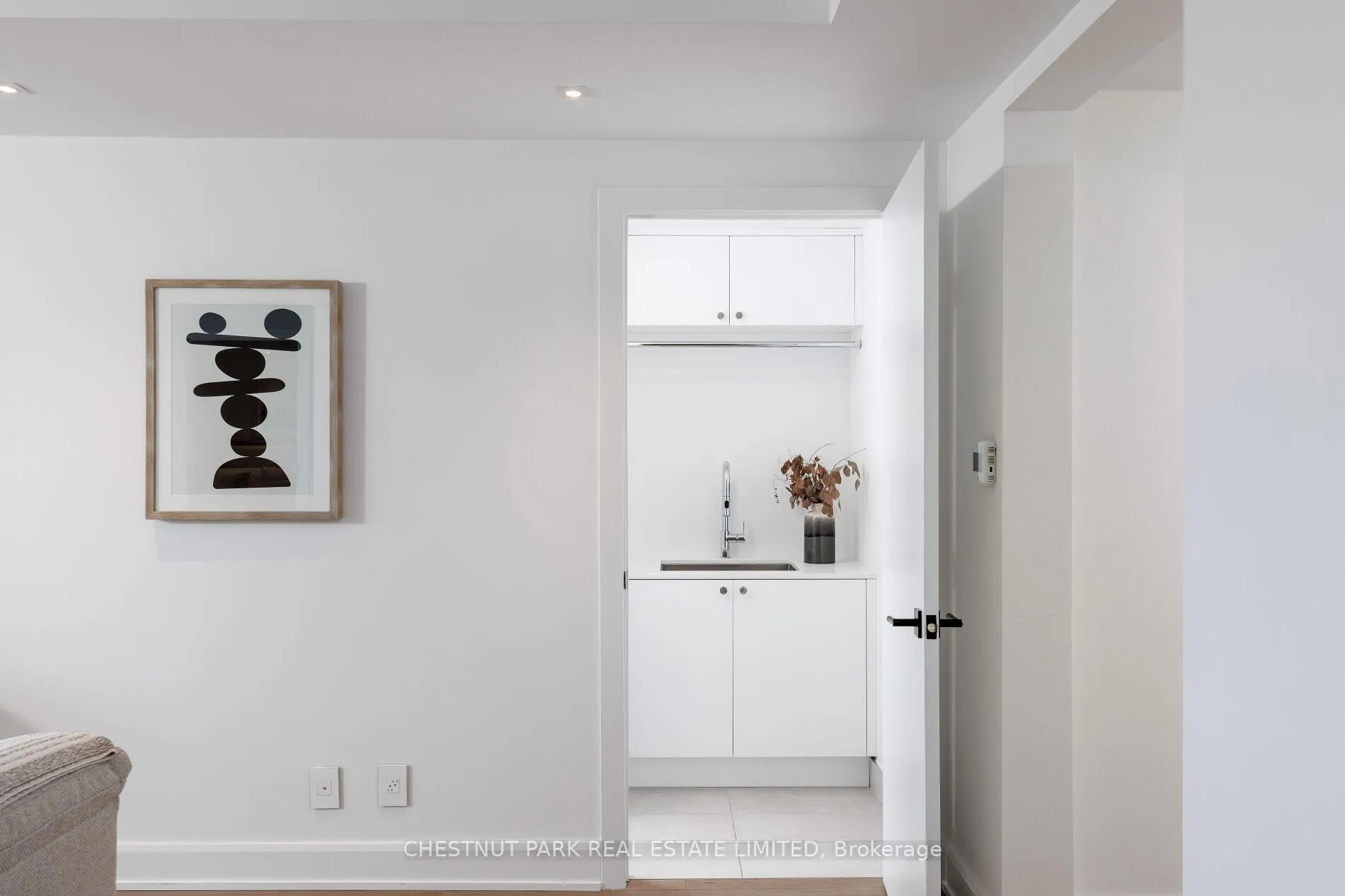 Photo 4 of Unit 3003, 200 Cumberland Street, Toronto, The Annex — HOMEH
