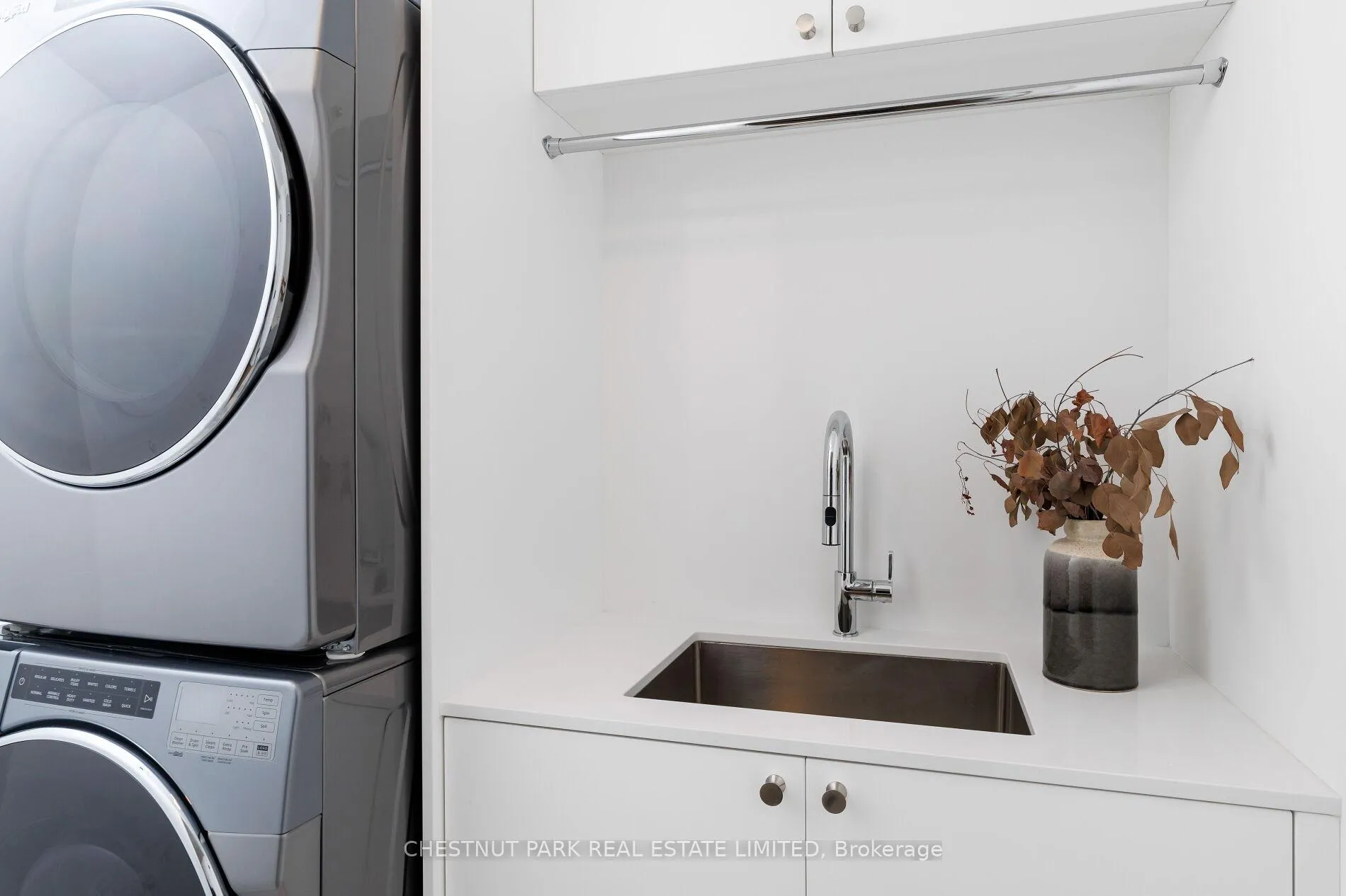 Photo 5 of Unit 3003, 200 Cumberland Street, Toronto, The Annex — HOMEH