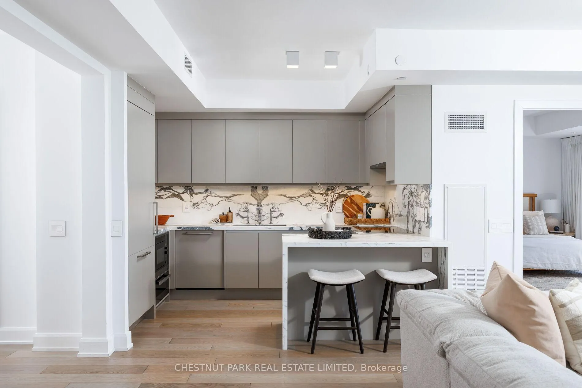 Photo 6 of Unit 3003, 200 Cumberland Street, Toronto, The Annex — HOMEH