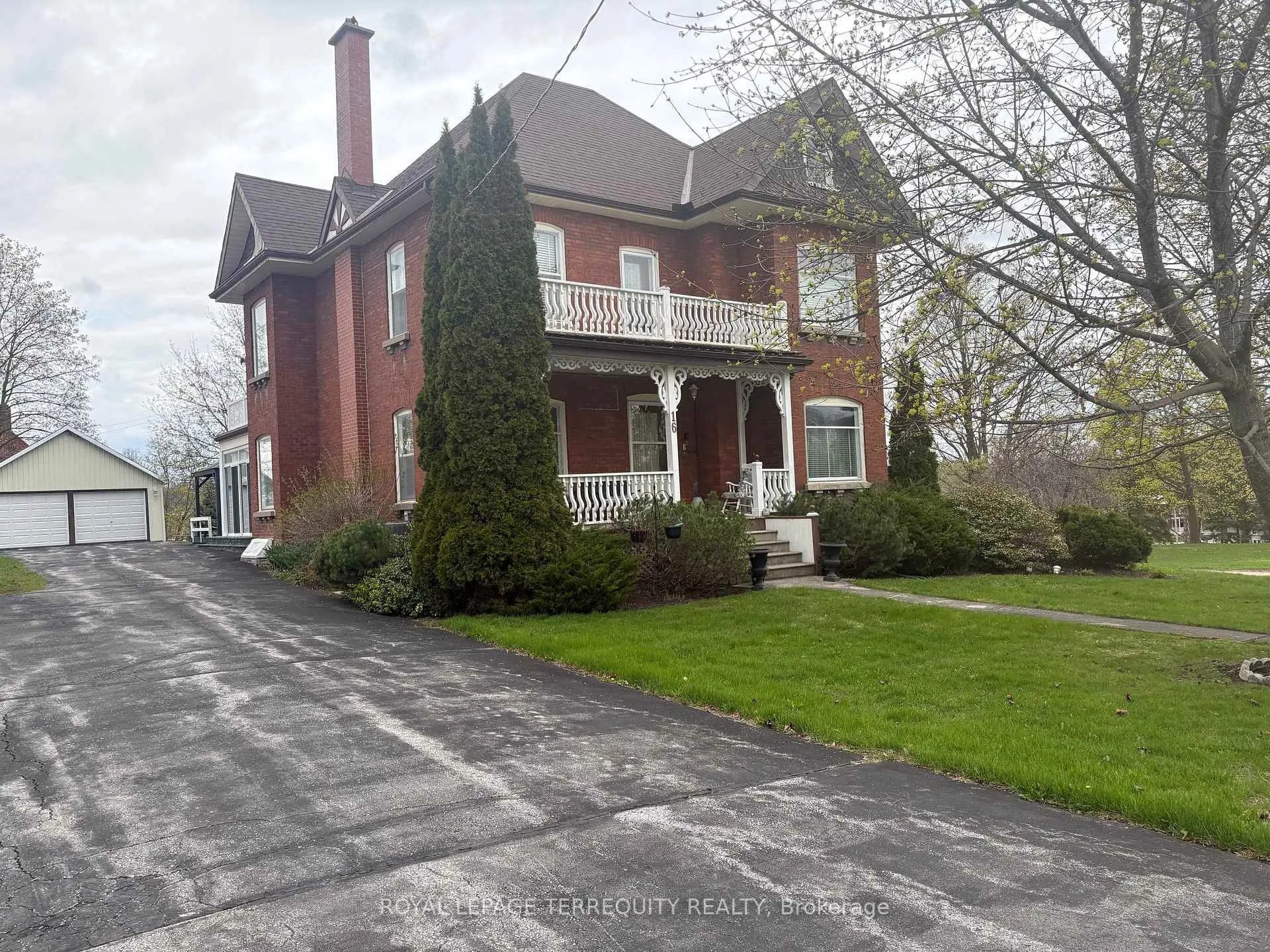 Front of 16 Booth Street S