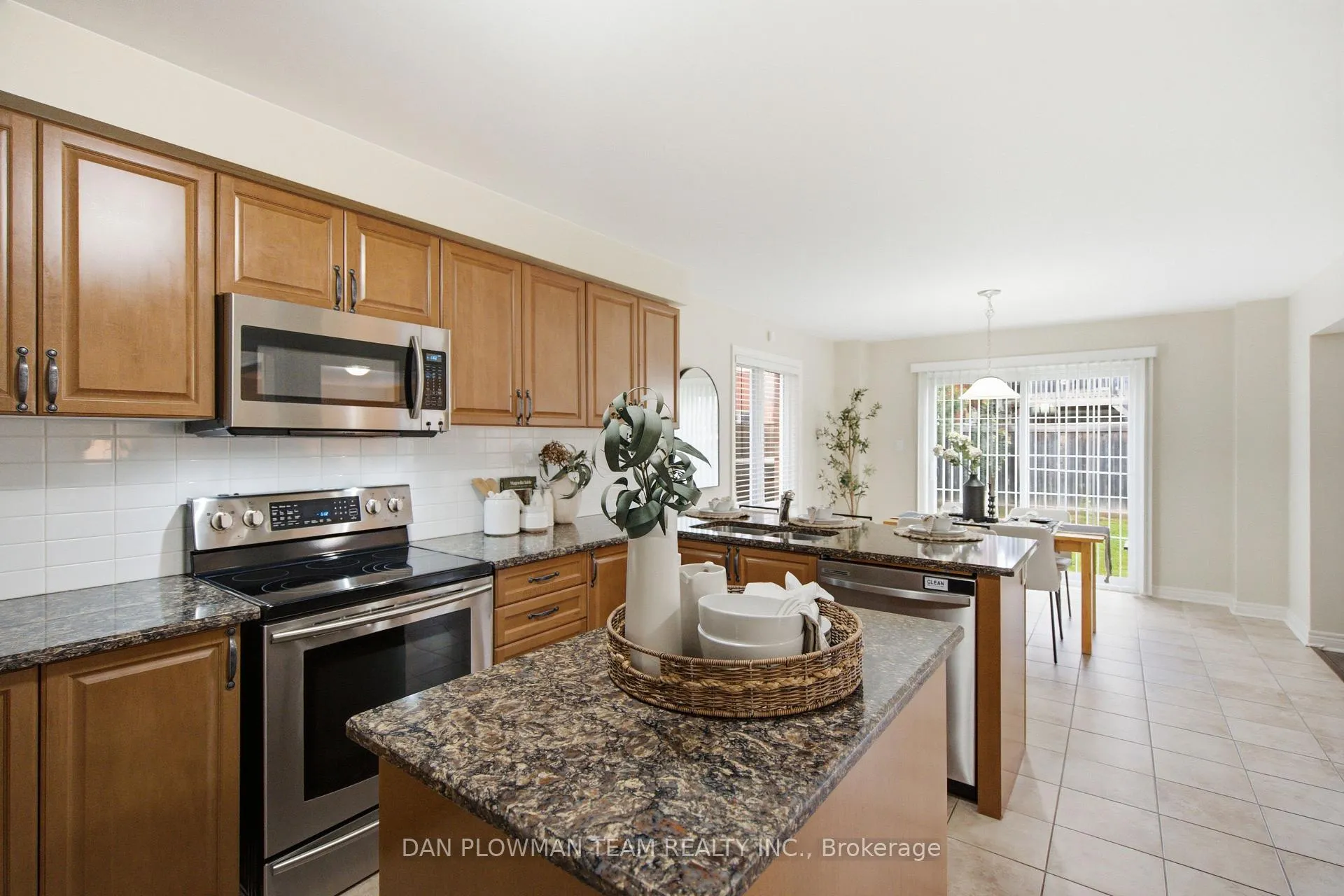 Photo 13 of 1995 Queensbury Drive, Oshawa, Taunton — HOMEH