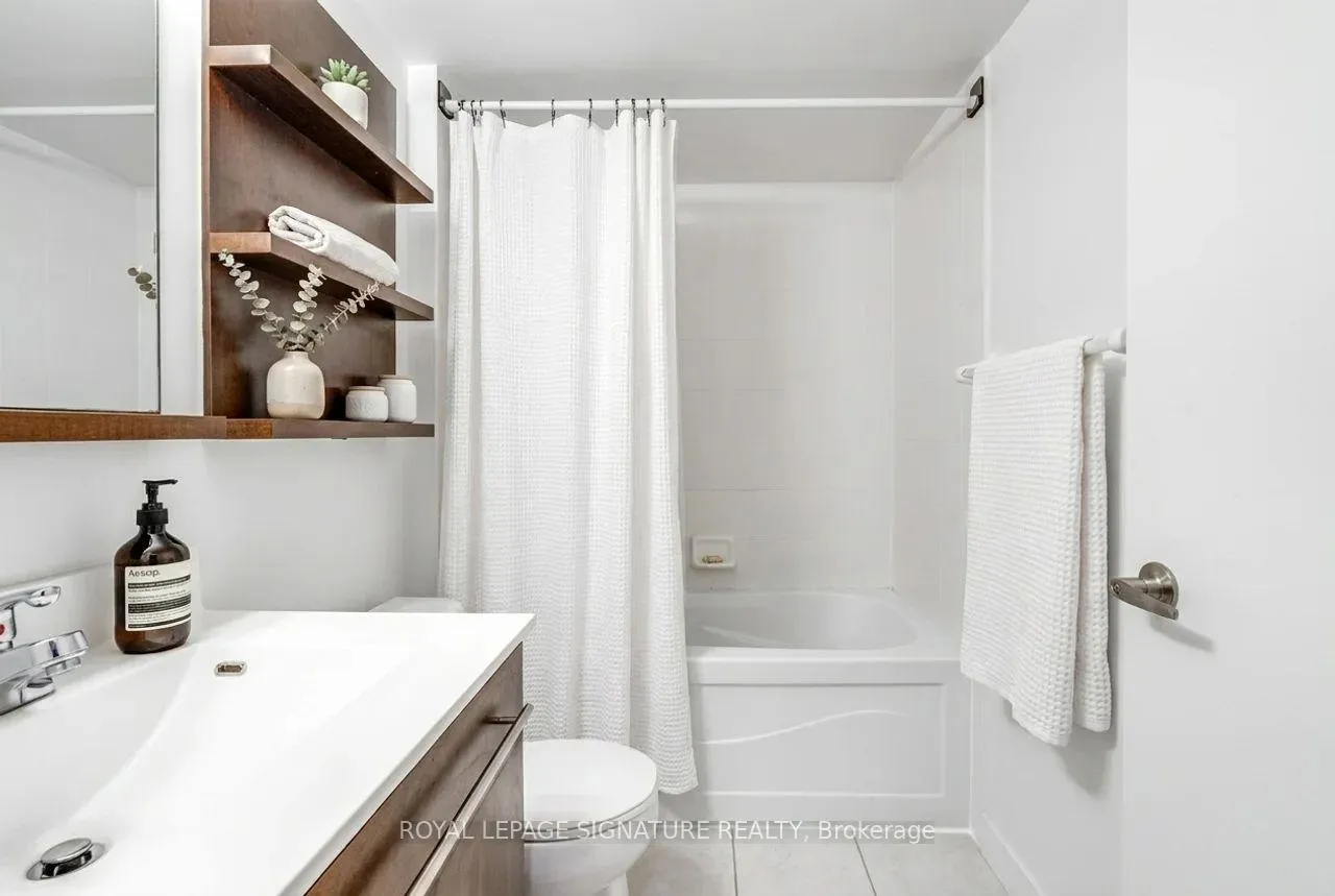 Photo 6 of Unit 1501, 80 Western Battery Road, Toronto, Niagara — HOMEH