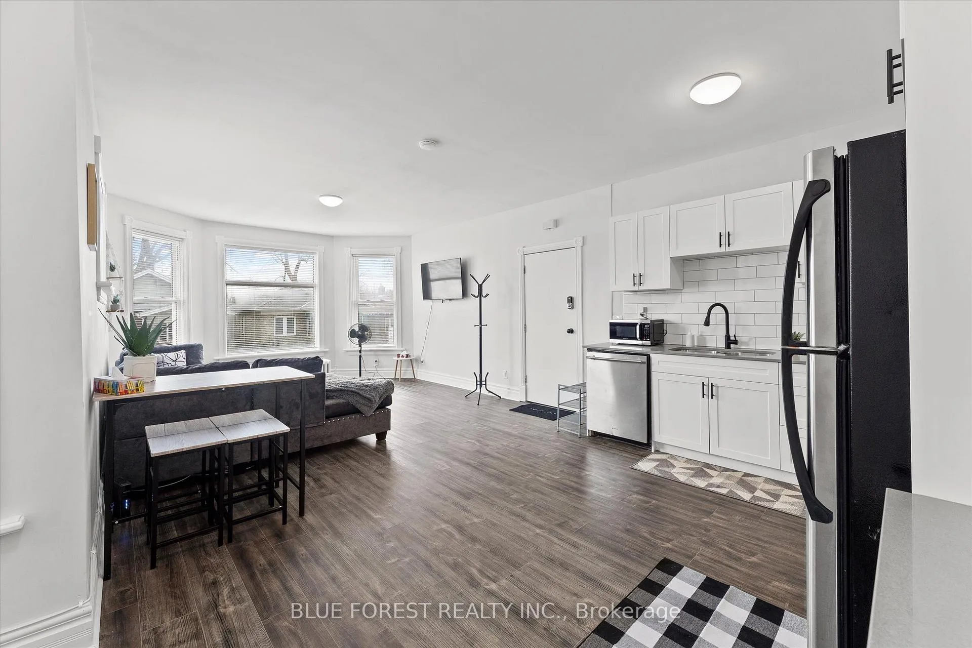 Front of Unit 1, 135 William Street N