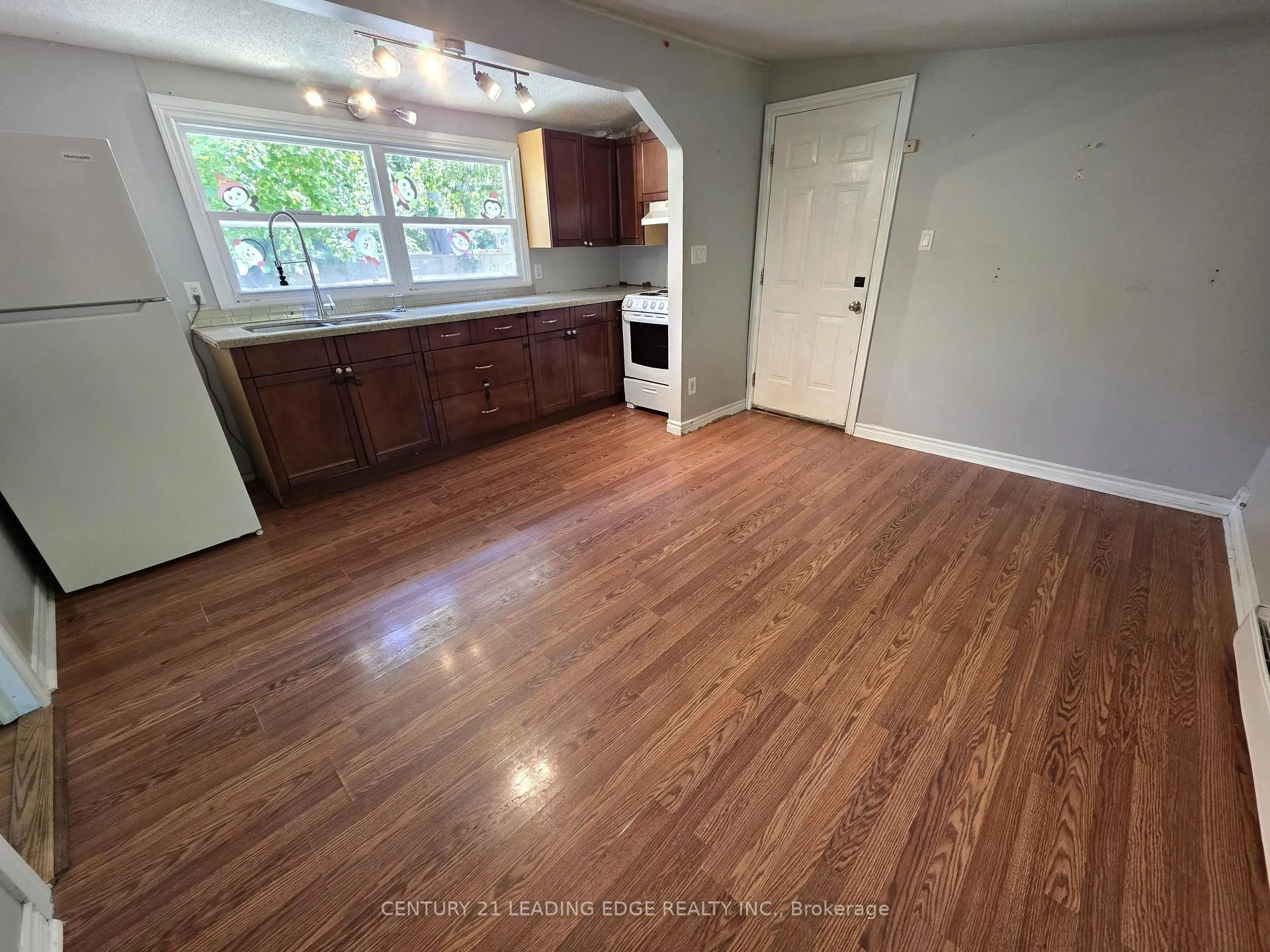Photo 7 of Unit B, 235 Bayview Avenue, Georgina, Keswick South — HOMEH