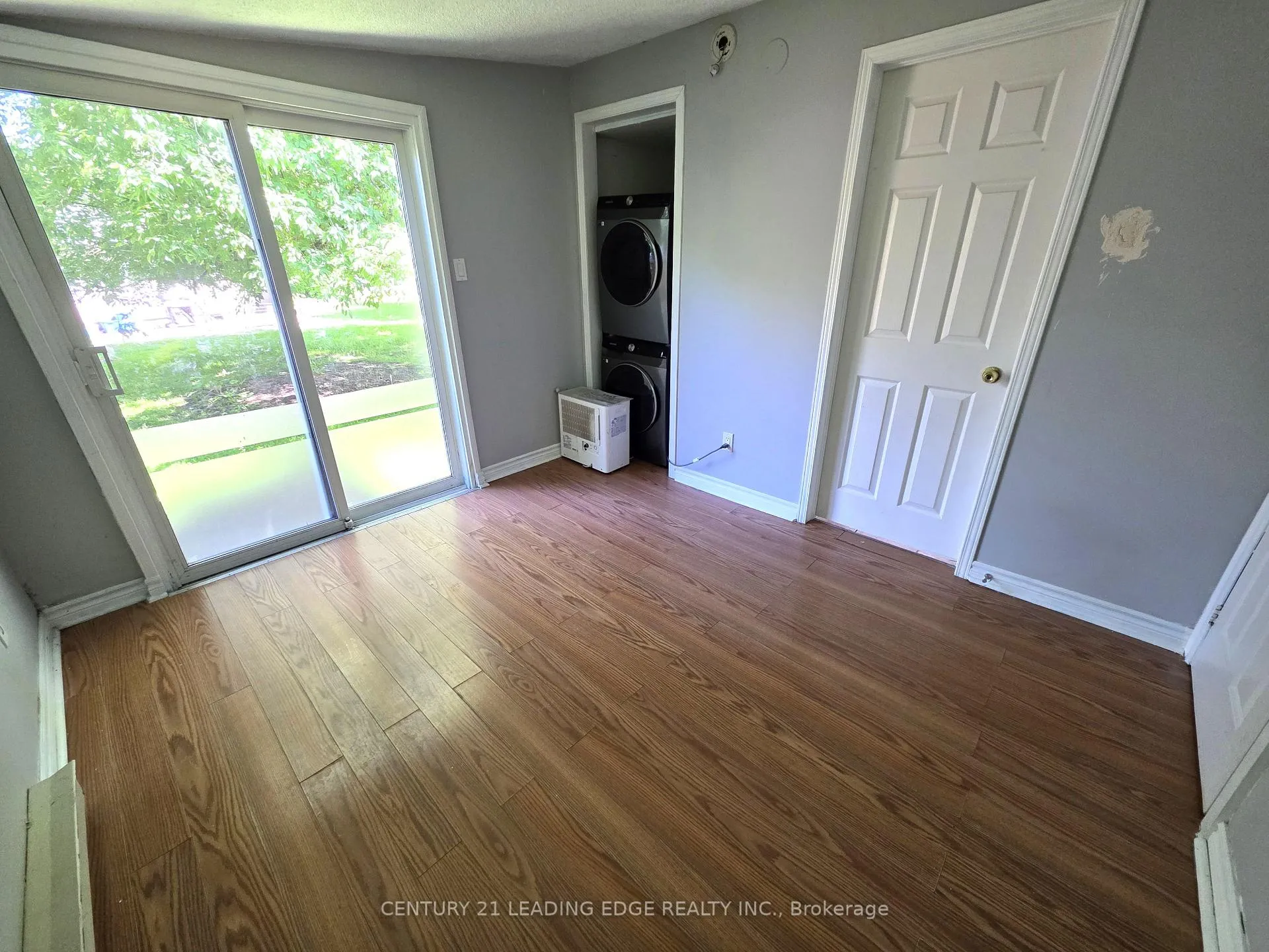 Photo 9 of Unit B, 235 Bayview Avenue, Georgina, Keswick South — HOMEH