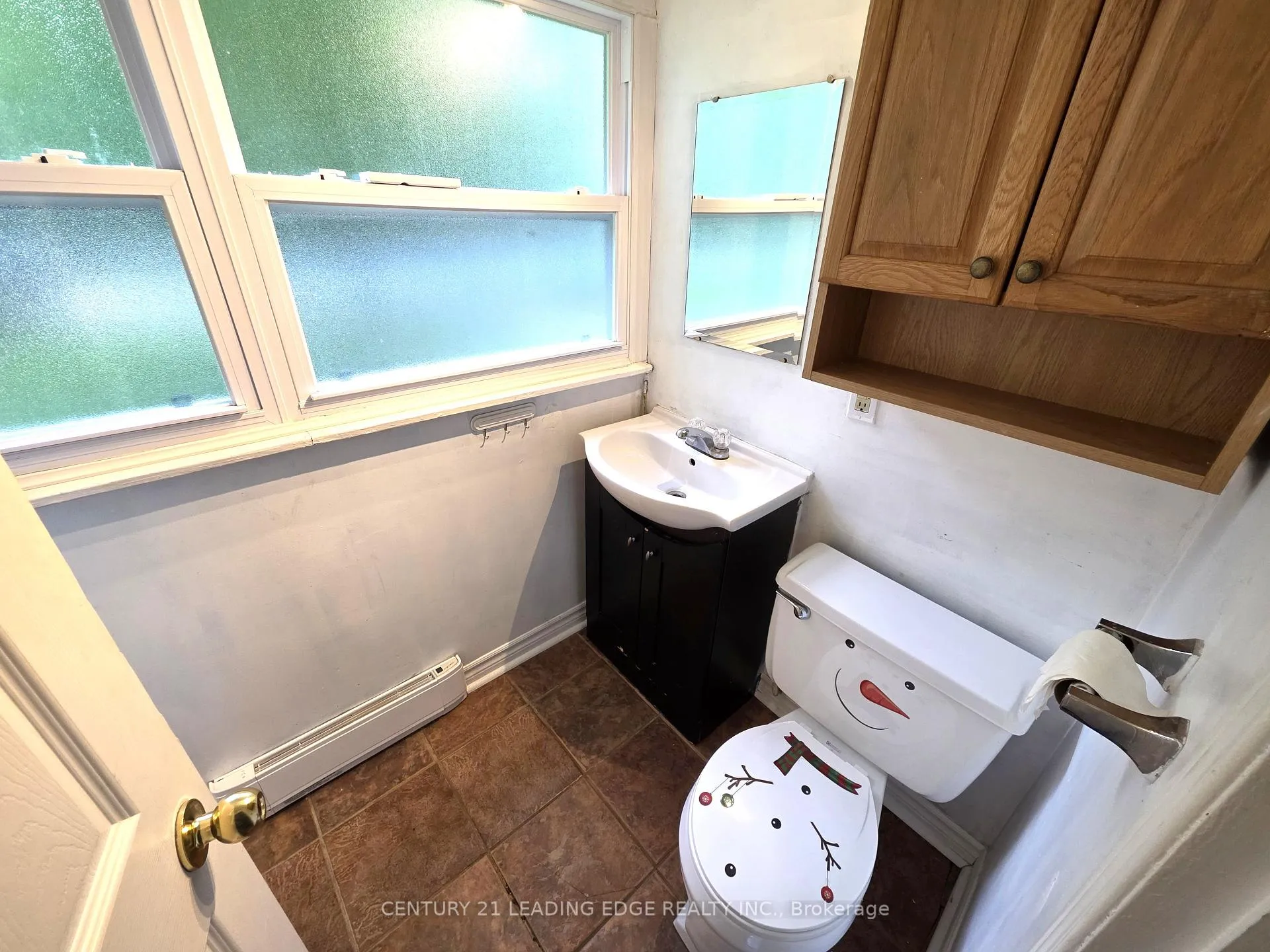 Photo 11 of Unit B, 235 Bayview Avenue, Georgina, Keswick South — HOMEH
