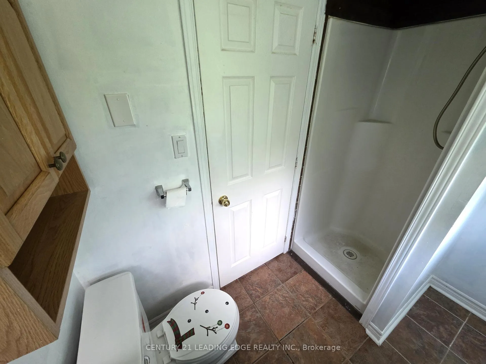 Photo 12 of Unit B, 235 Bayview Avenue, Georgina, Keswick South — HOMEH
