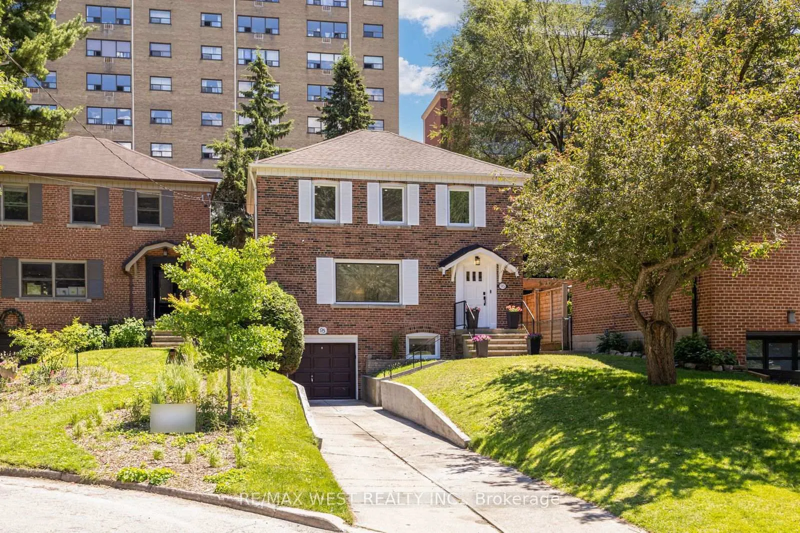 Photo 1 of 95 Glen Davis Crescent, Toronto, East End-Danforth — HOMEH
