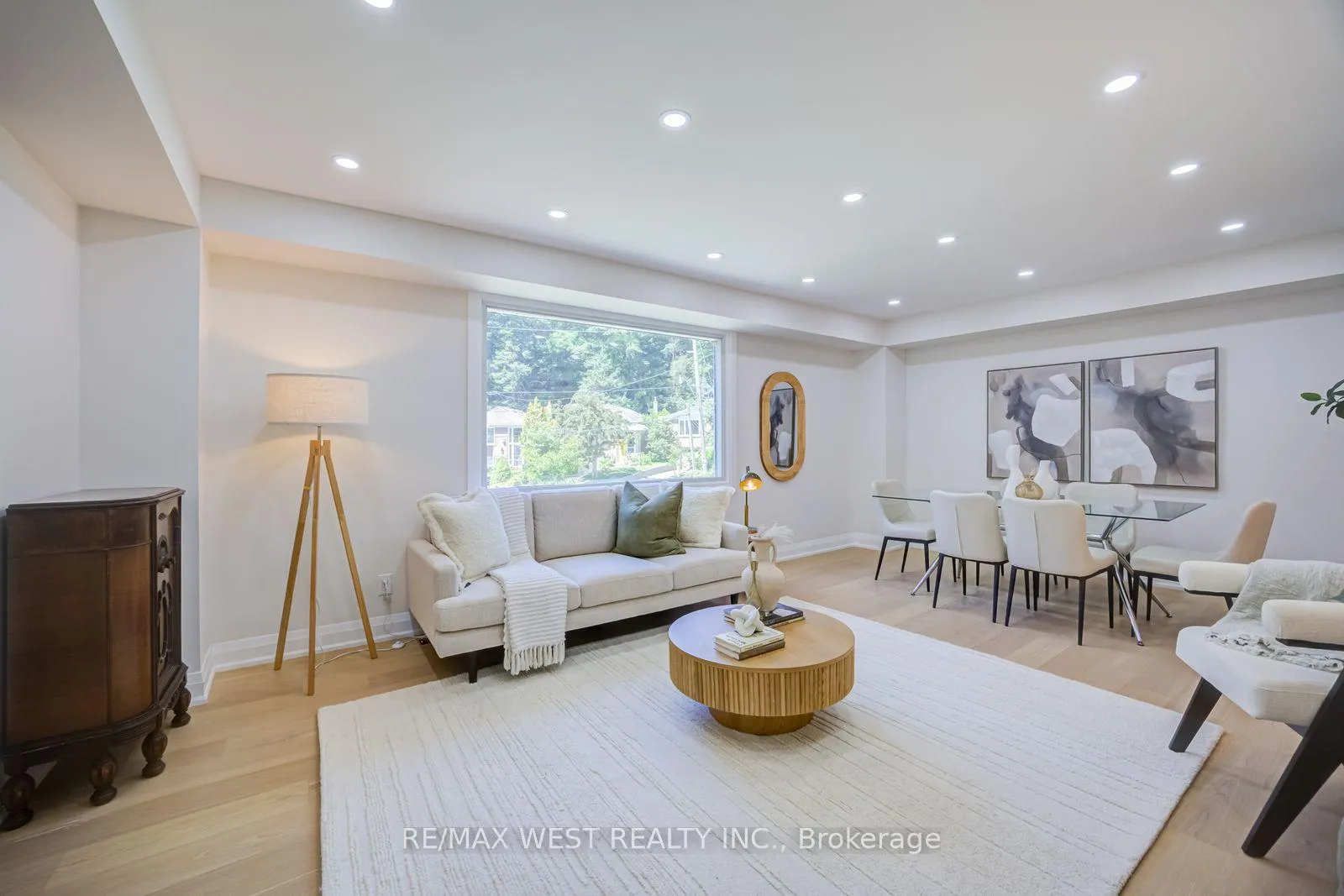 Photo 4 of 95 Glen Davis Crescent, Toronto, East End-Danforth — HOMEH