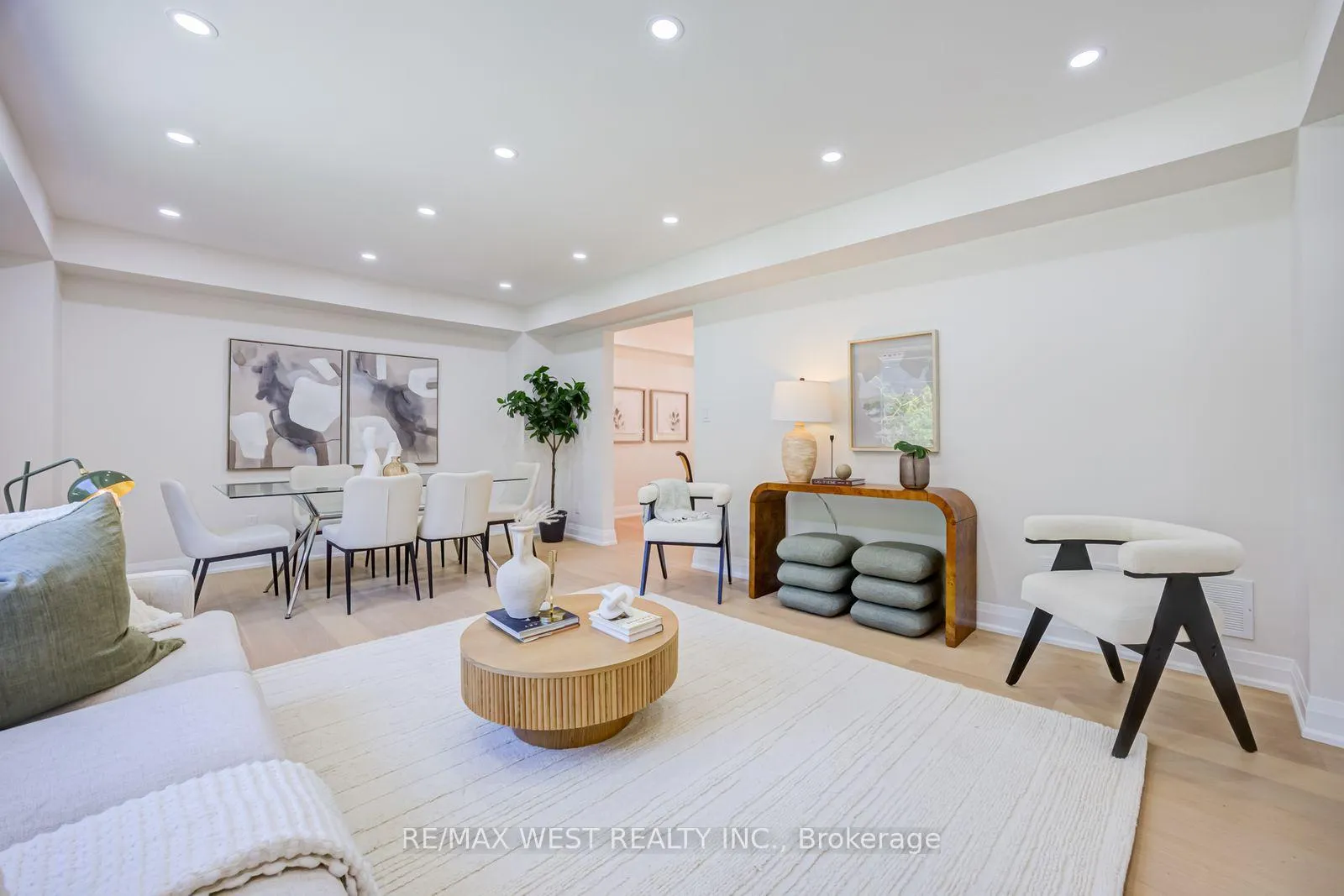 Photo 5 of 95 Glen Davis Crescent, Toronto, East End-Danforth — HOMEH