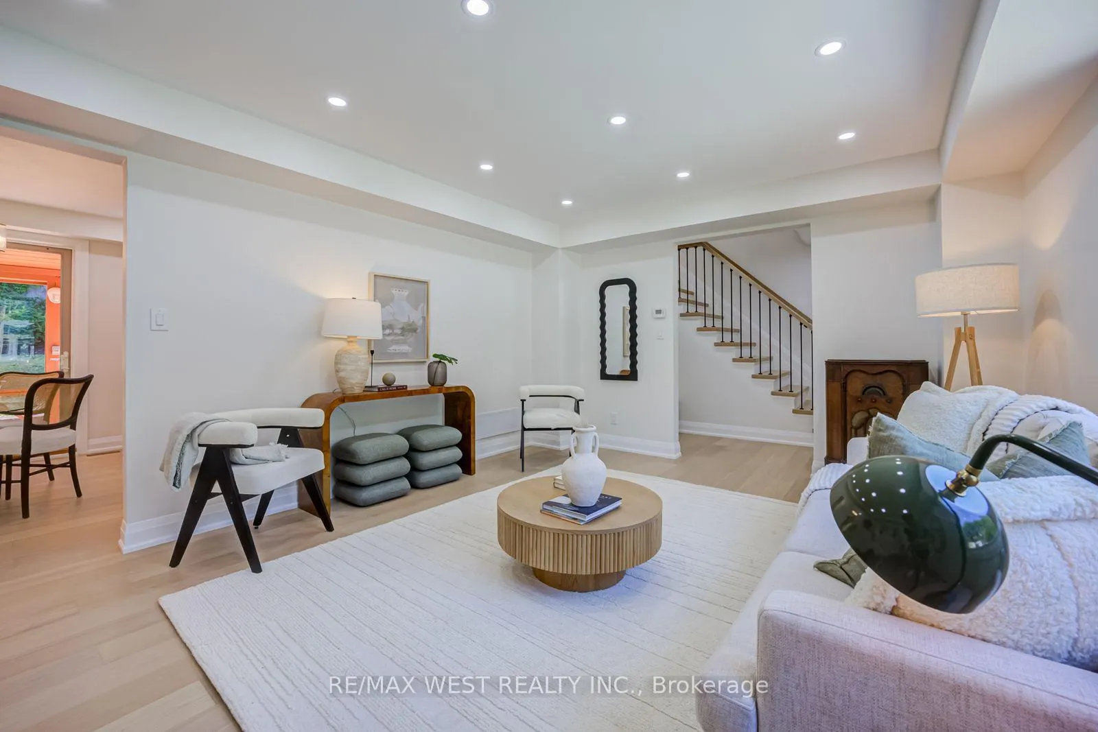 Photo 6 of 95 Glen Davis Crescent, Toronto, East End-Danforth — HOMEH