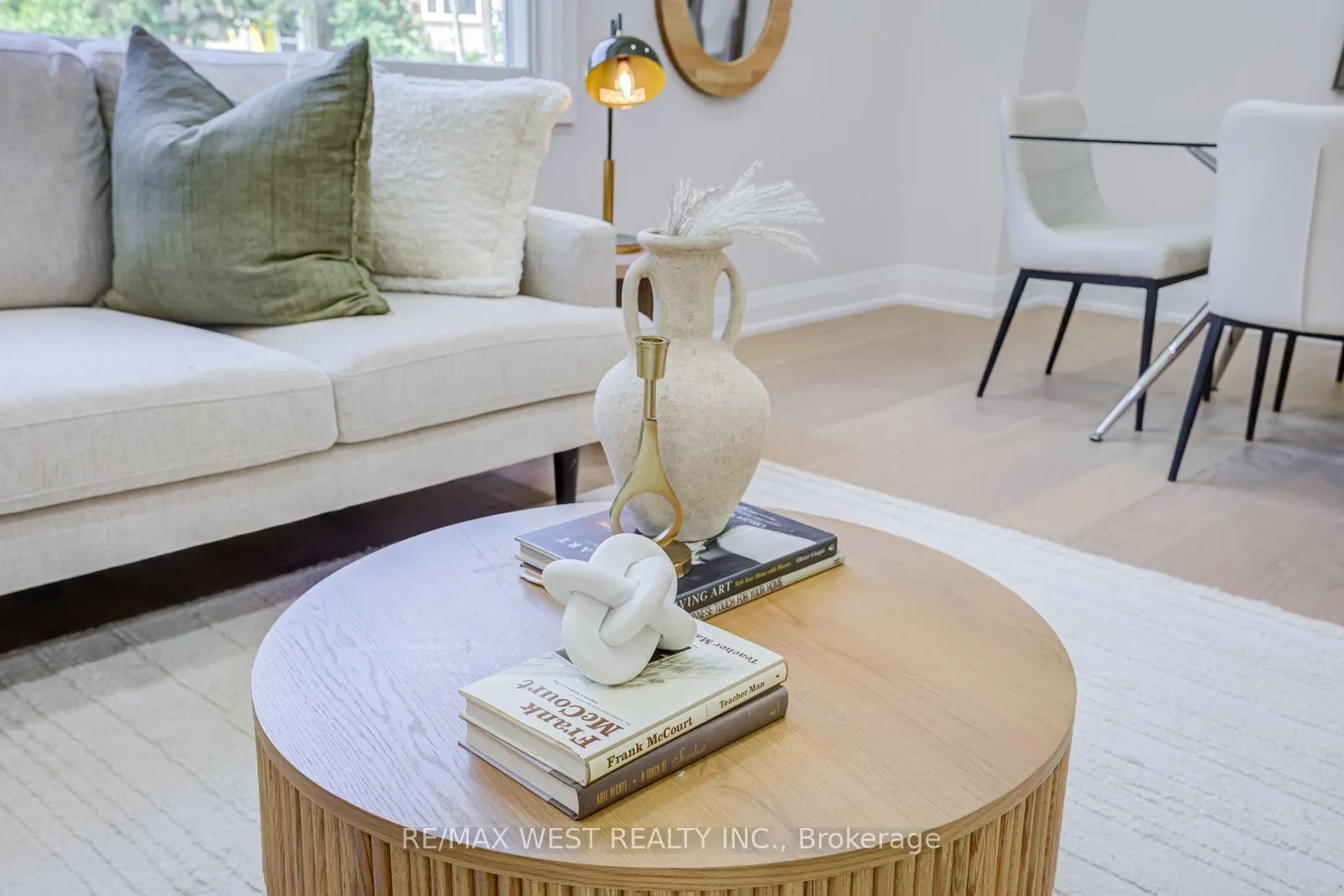 Photo 8 of 95 Glen Davis Crescent, Toronto, East End-Danforth — HOMEH