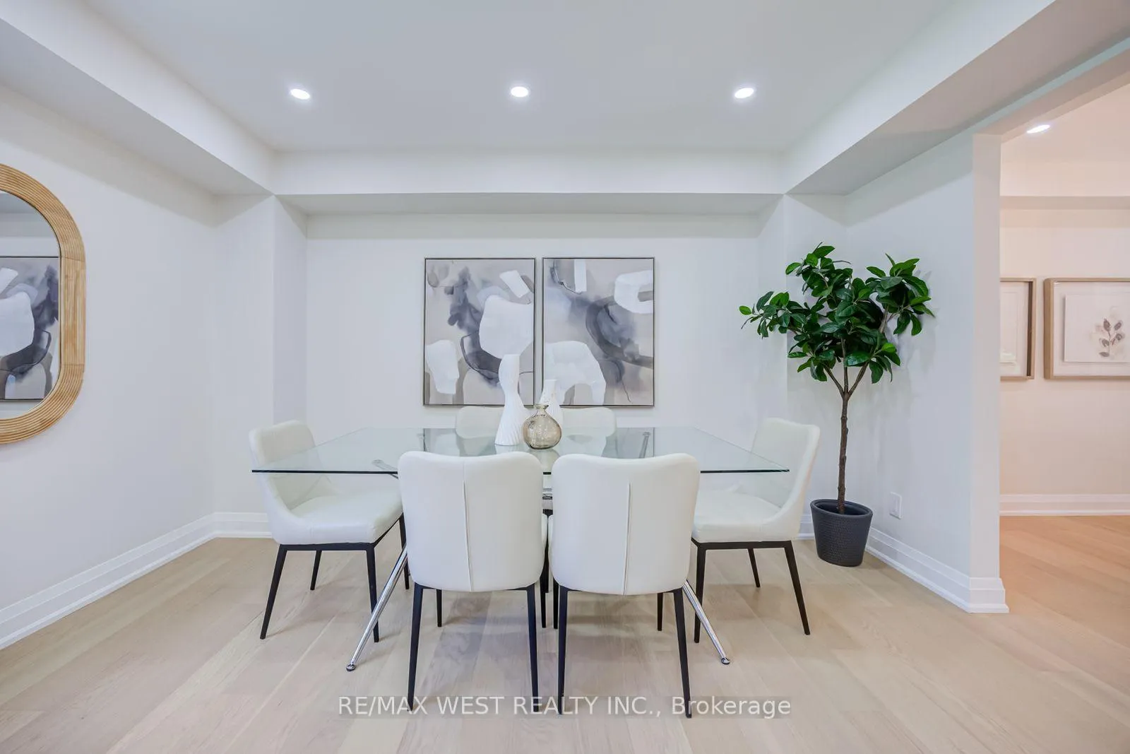 Photo 10 of 95 Glen Davis Crescent, Toronto, East End-Danforth — HOMEH