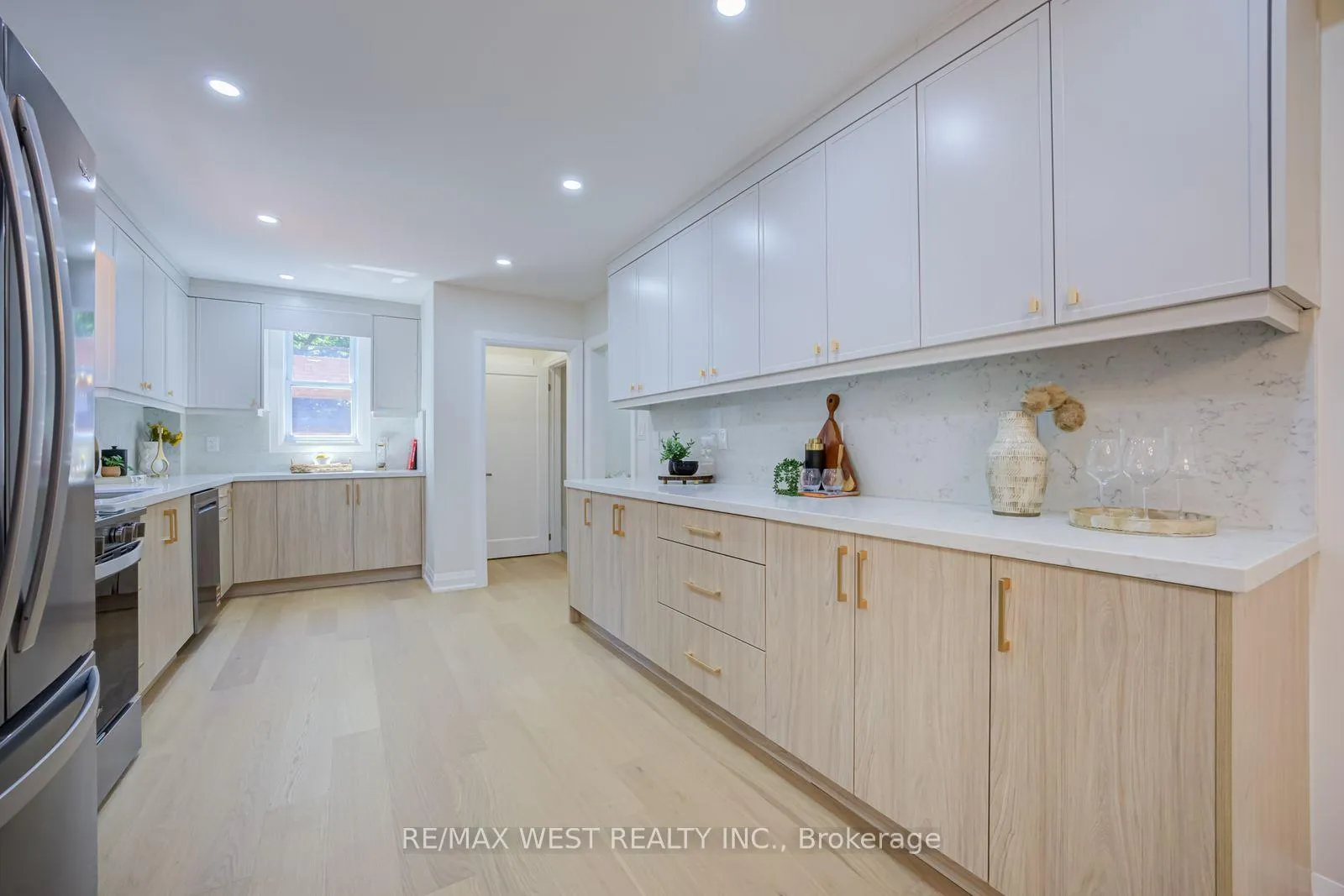 Photo 15 of 95 Glen Davis Crescent, Toronto, East End-Danforth — HOMEH