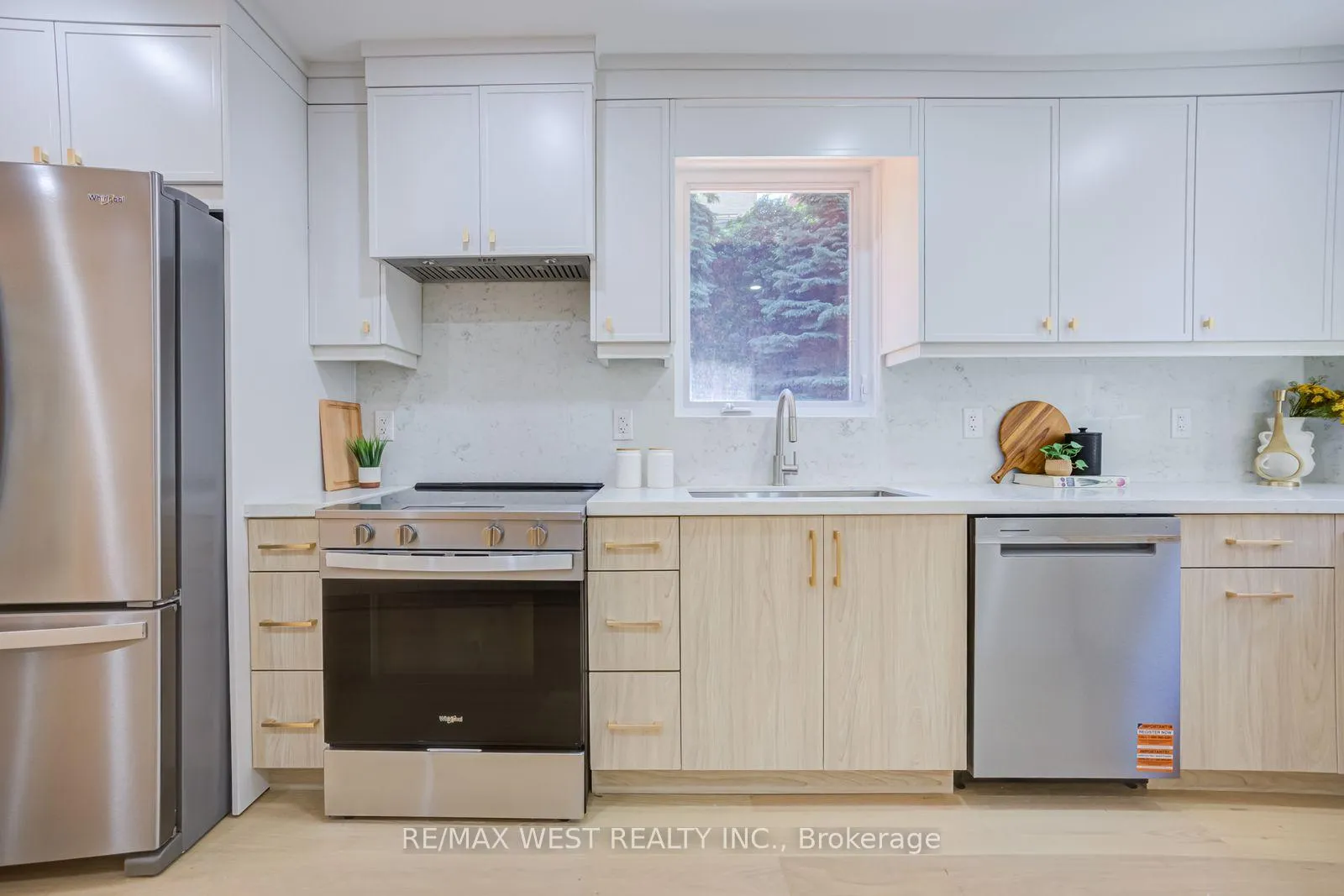 Photo 17 of 95 Glen Davis Crescent, Toronto, East End-Danforth — HOMEH