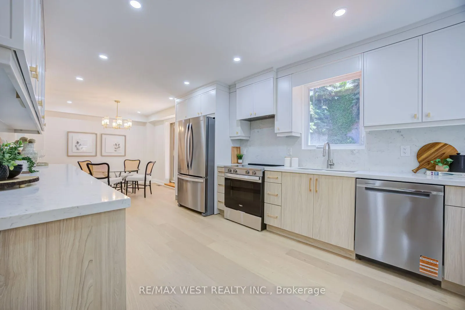 Photo 18 of 95 Glen Davis Crescent, Toronto, East End-Danforth — HOMEH