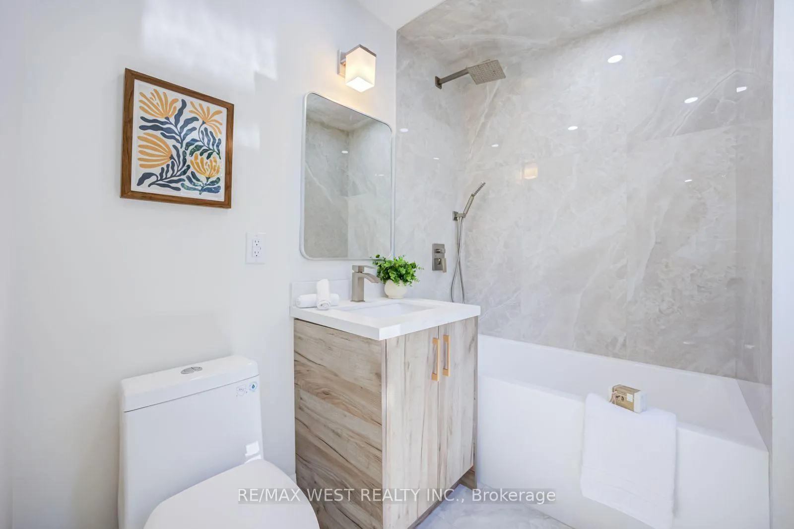 Photo 21 of 95 Glen Davis Crescent, Toronto, East End-Danforth — HOMEH