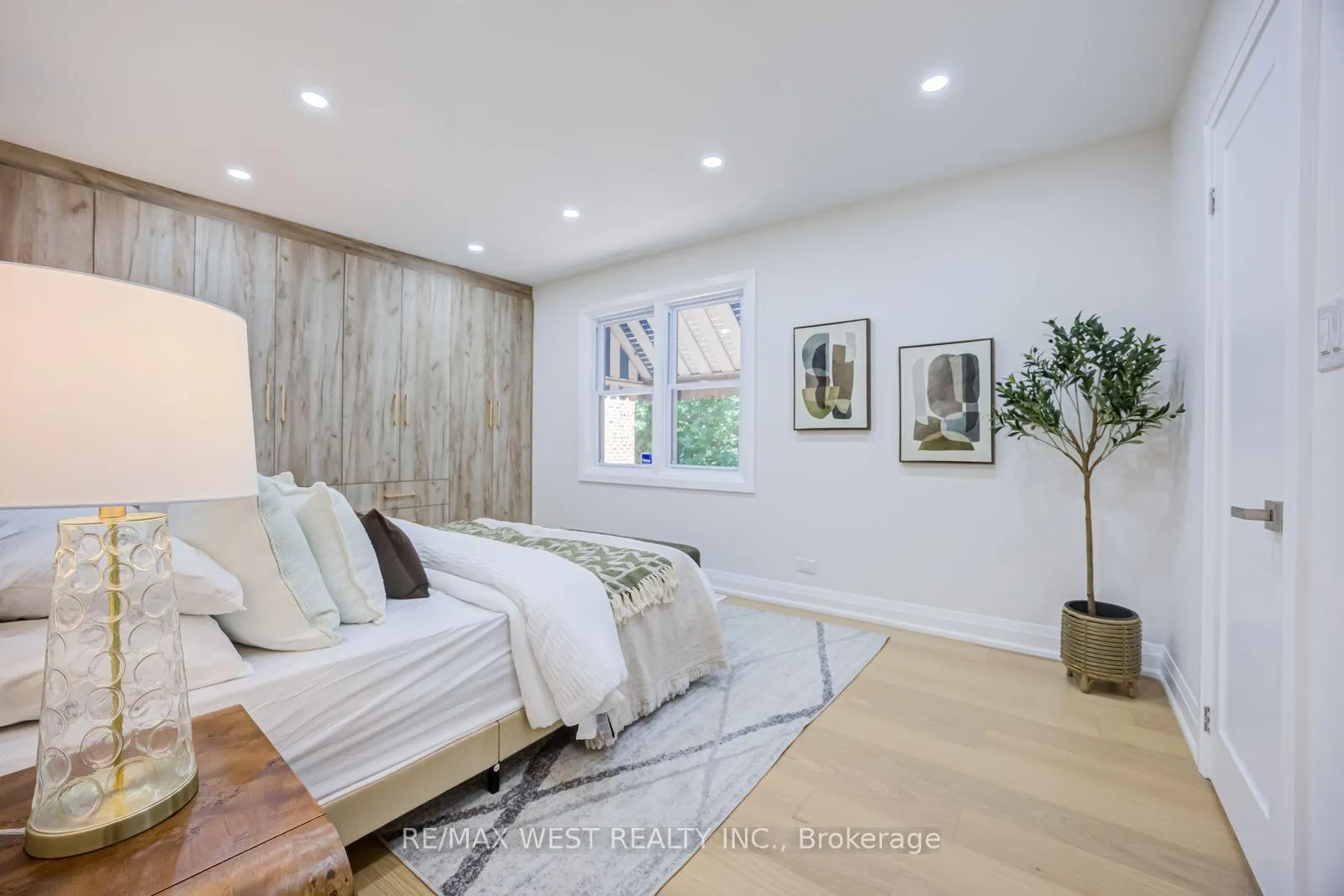 Photo 25 of 95 Glen Davis Crescent, Toronto, East End-Danforth — HOMEH