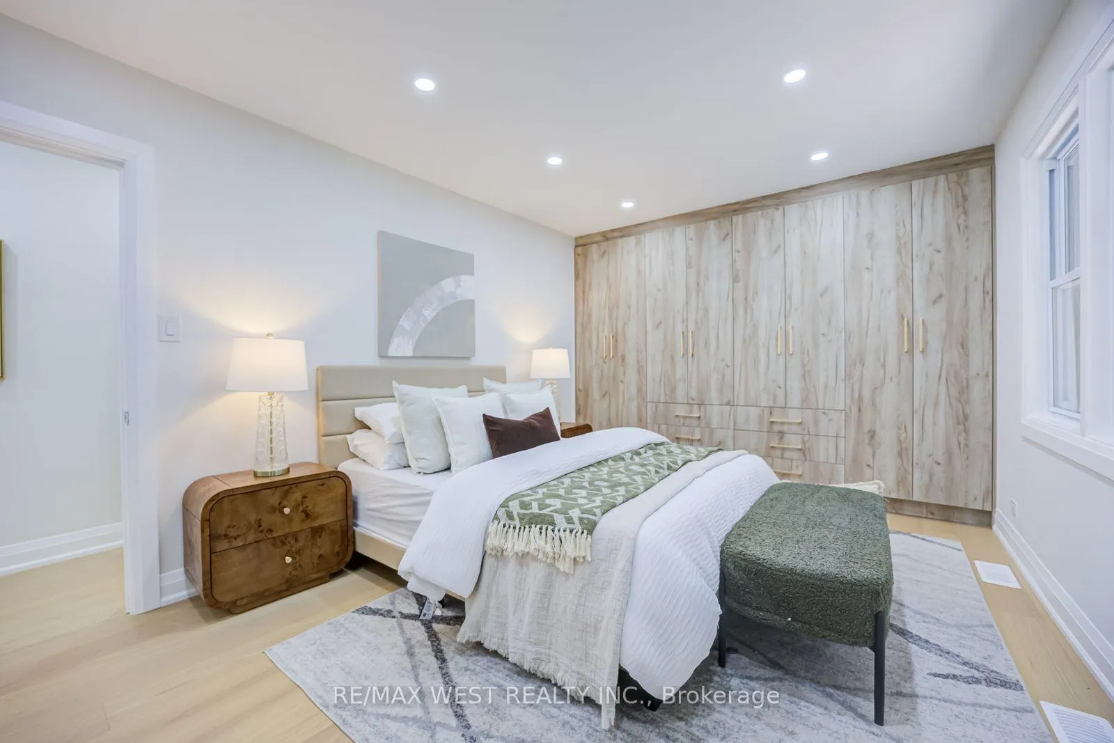 Photo 26 of 95 Glen Davis Crescent, Toronto, East End-Danforth — HOMEH