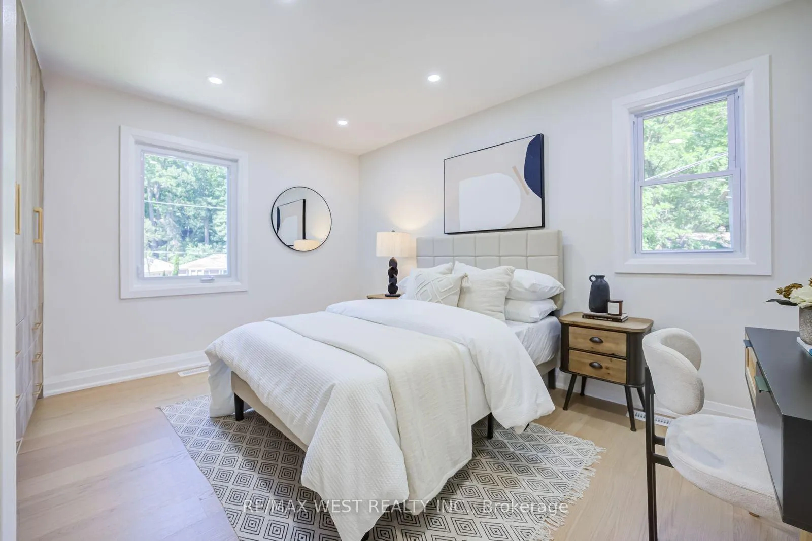 Photo 30 of 95 Glen Davis Crescent, Toronto, East End-Danforth — HOMEH