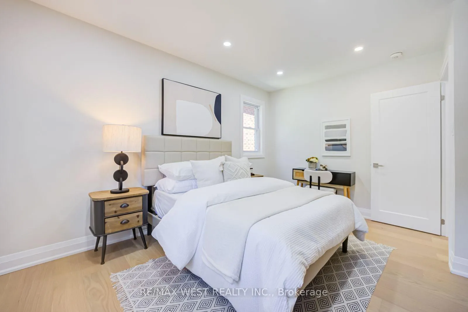 Photo 31 of 95 Glen Davis Crescent, Toronto, East End-Danforth — HOMEH