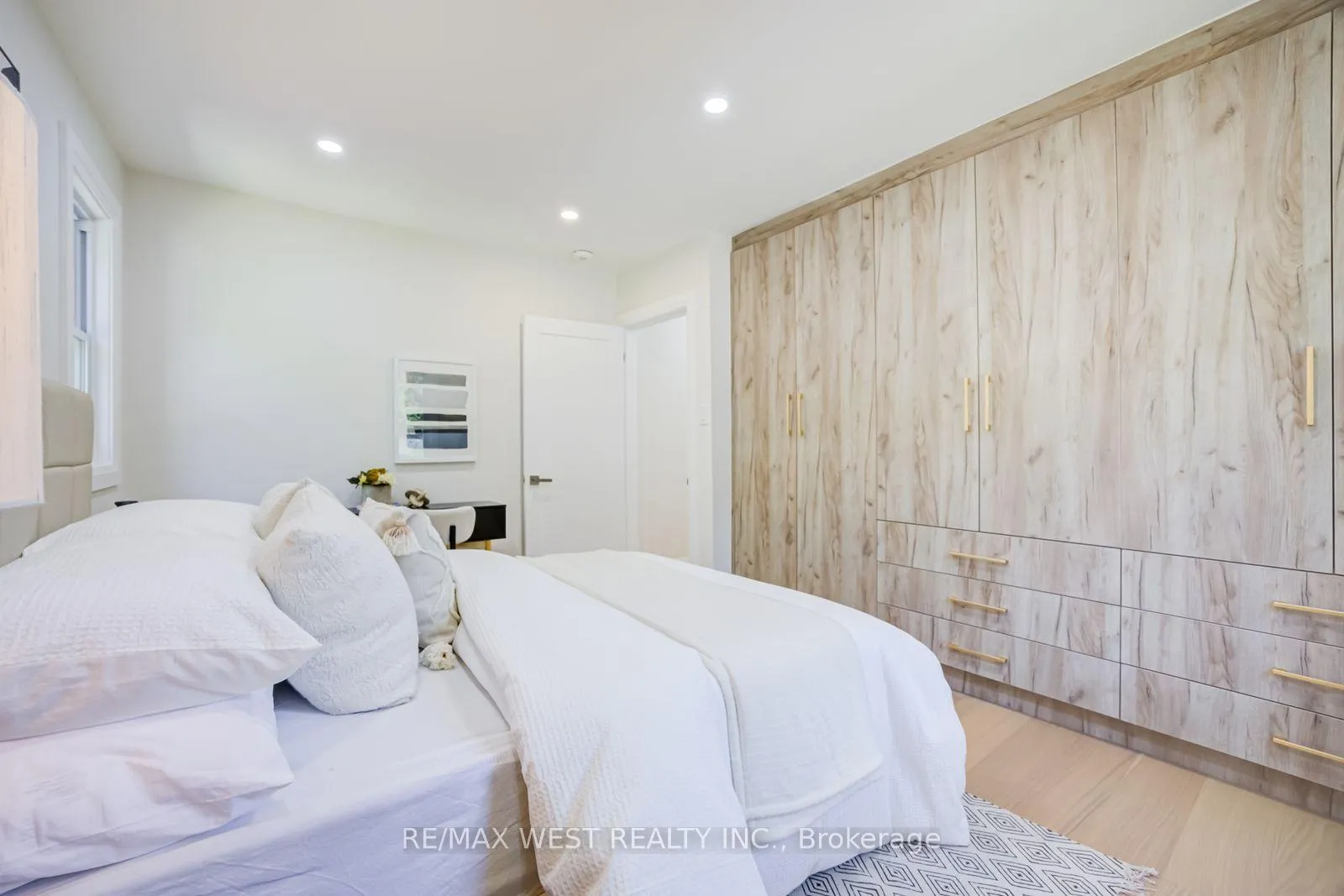 Photo 32 of 95 Glen Davis Crescent, Toronto, East End-Danforth — HOMEH