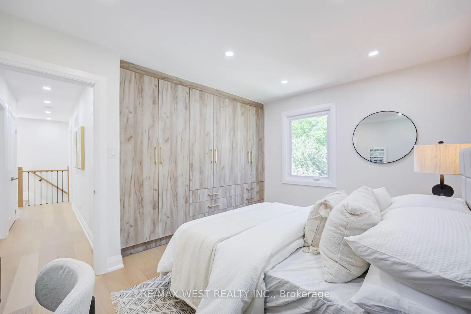 Photo 33 of 95 Glen Davis Crescent, Toronto, East End-Danforth — HOMEH