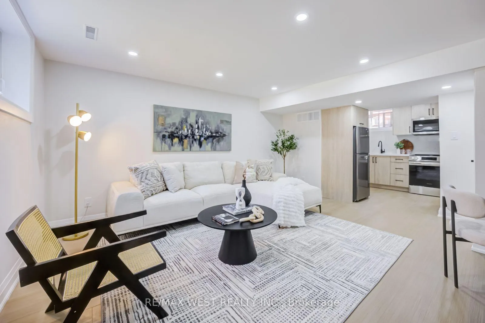 Photo 35 of 95 Glen Davis Crescent, Toronto, East End-Danforth — HOMEH