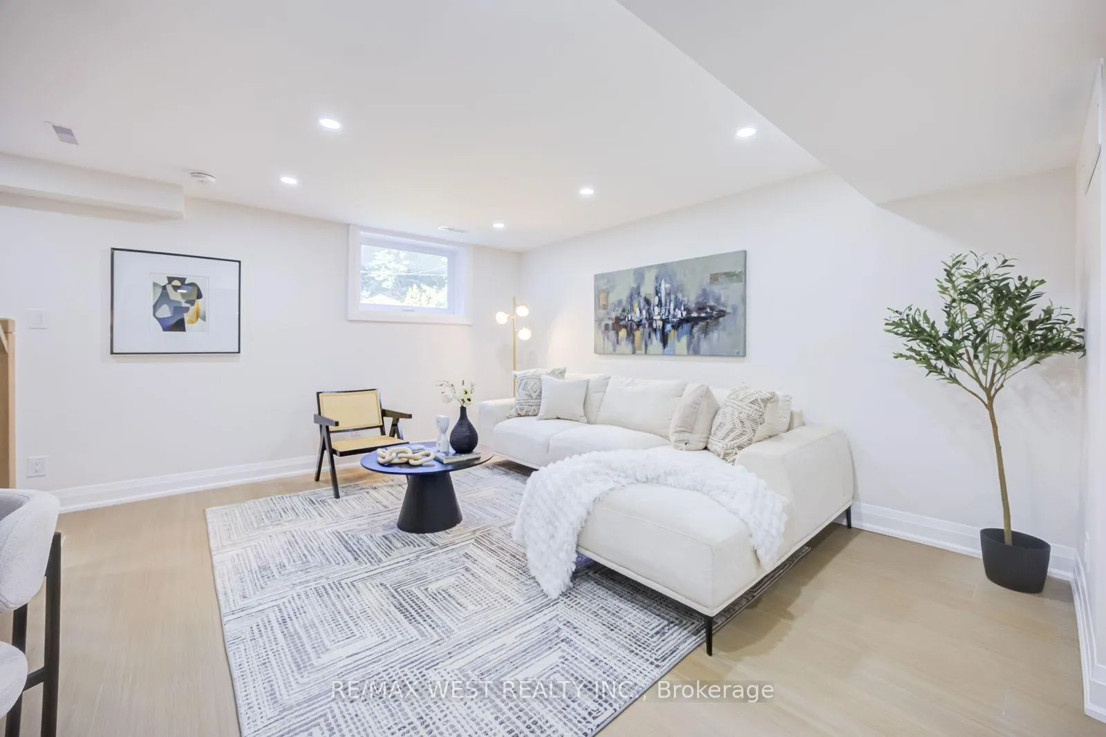 Photo 38 of 95 Glen Davis Crescent, Toronto, East End-Danforth — HOMEH