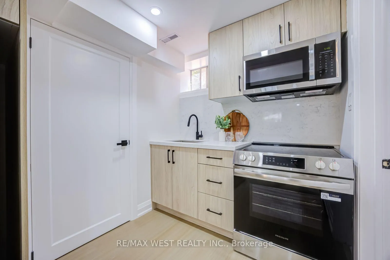 Photo 39 of 95 Glen Davis Crescent, Toronto, East End-Danforth — HOMEH