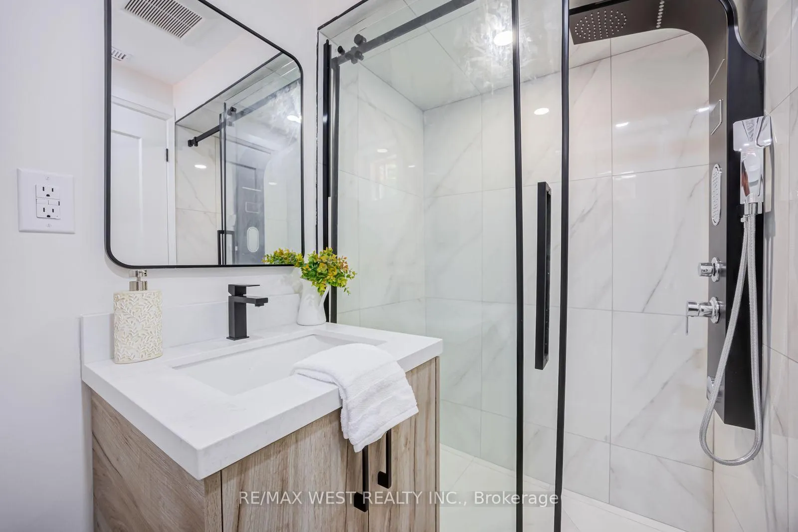 Photo 40 of 95 Glen Davis Crescent, Toronto, East End-Danforth — HOMEH