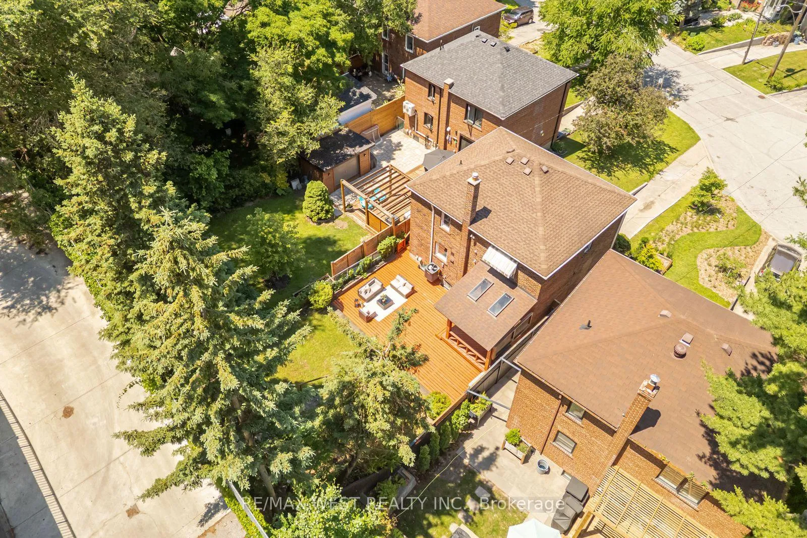 Photo 49 of 95 Glen Davis Crescent, Toronto, East End-Danforth — HOMEH