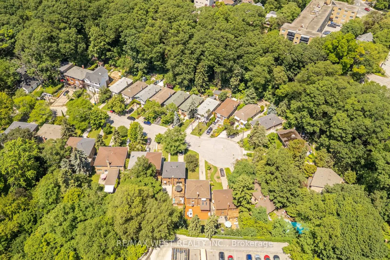 Photo 50 of 95 Glen Davis Crescent, Toronto, East End-Danforth — HOMEH
