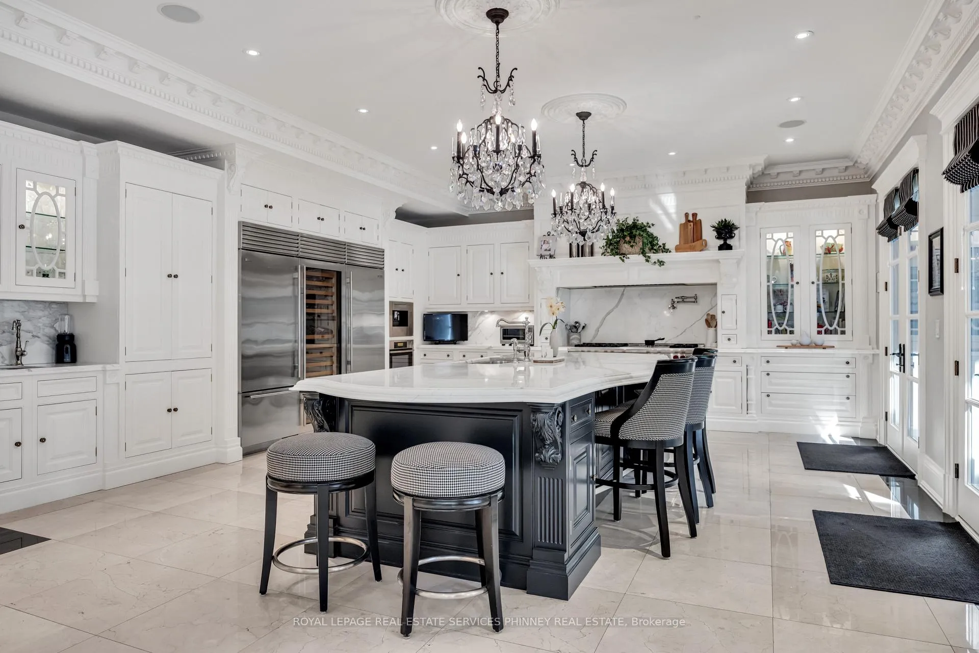 Photo 11 of 113 Maple Grove Drive, Oakville, Ford — HOMEH