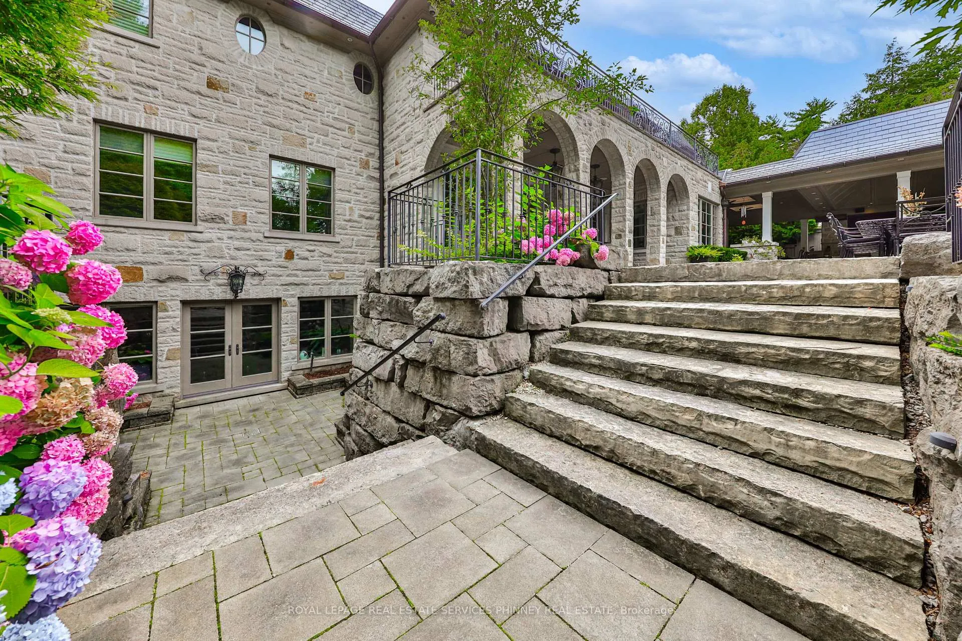 Photo 37 of 113 Maple Grove Drive, Oakville, Ford — HOMEH