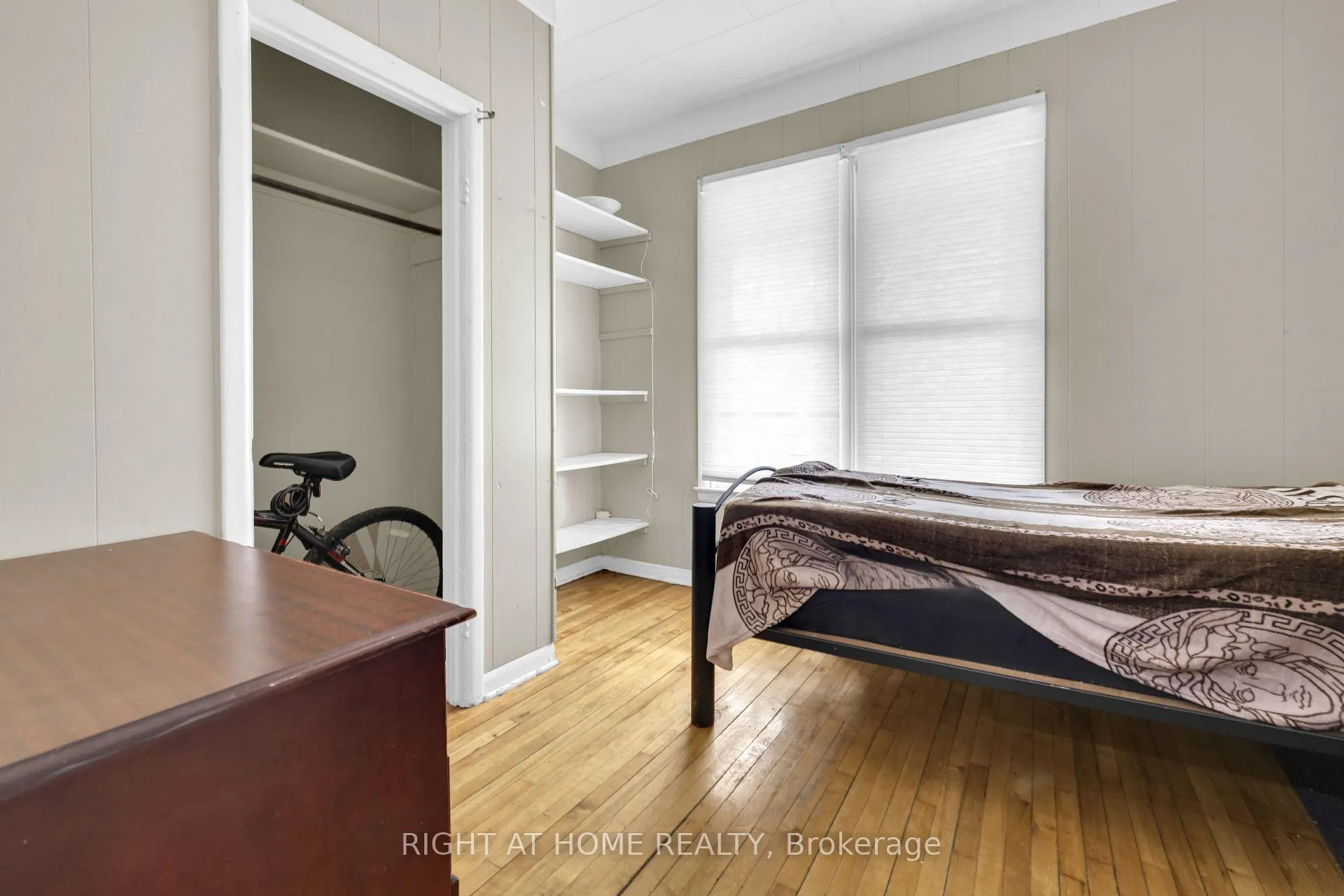 Photo 11 of 227 Bridge Avenue, Windsor, Windsor University District — HOMEH