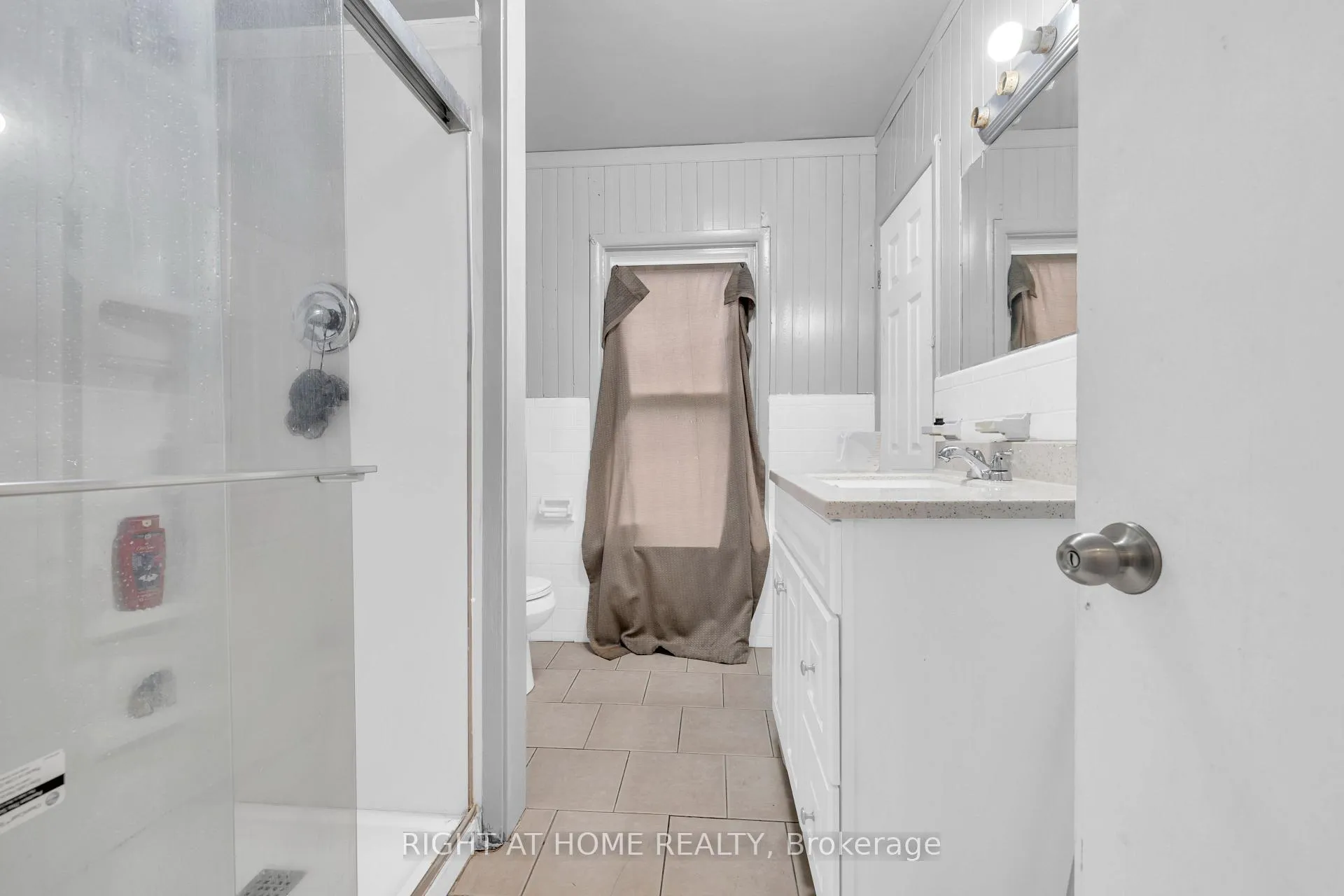 Photo 12 of 227 Bridge Avenue, Windsor, Windsor University District — HOMEH