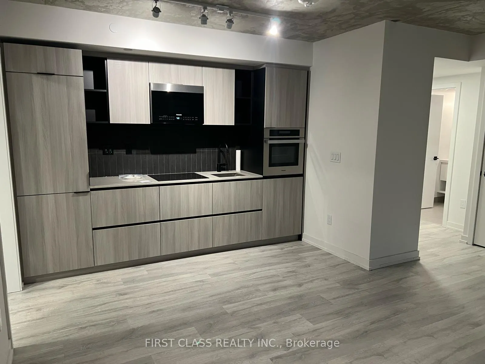 Photo 3 of Unit 806, 2 Augusta Avenue, Toronto, Kensington-Chinatown — HOMEH