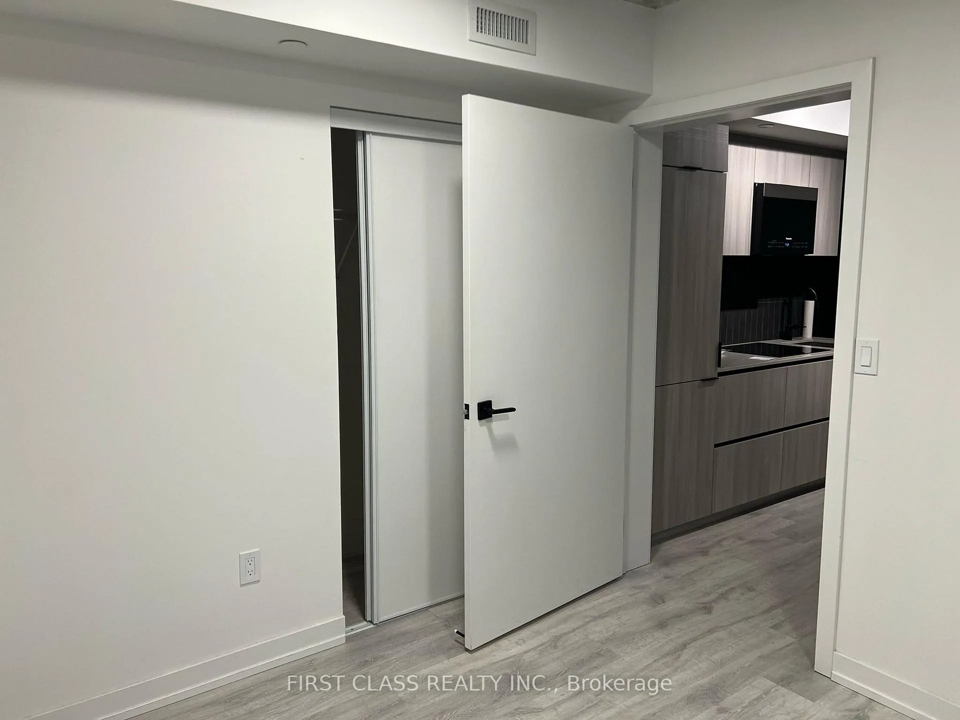 Photo 5 of Unit 806, 2 Augusta Avenue, Toronto, Kensington-Chinatown — HOMEH