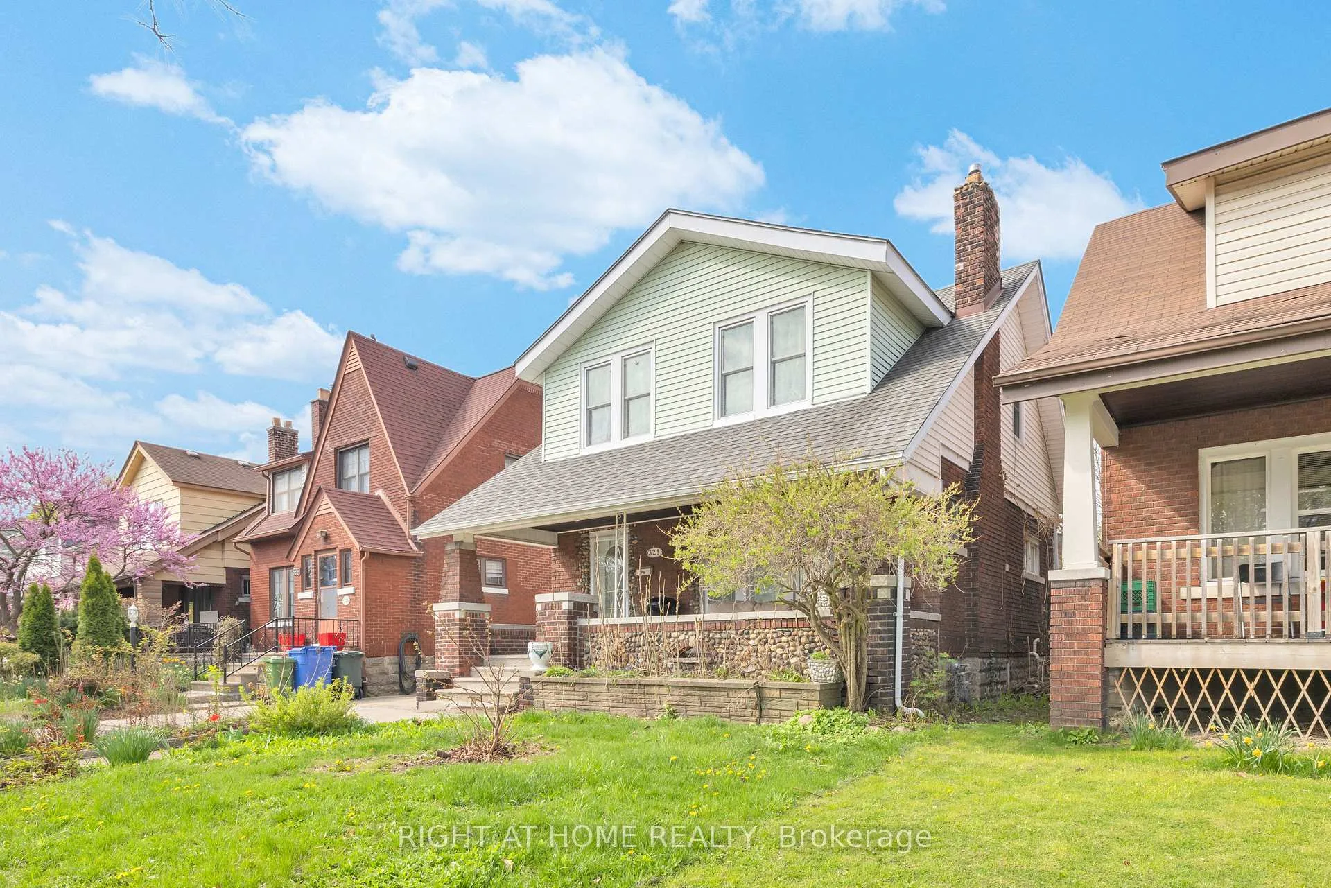 Photo 2 of 321 Rankin Avenue, Windsor, Windsor University District — HOMEH
