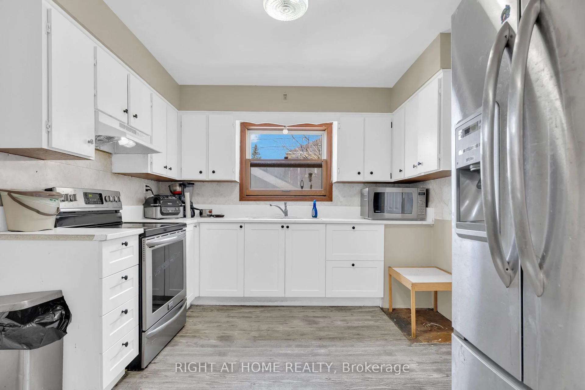 Photo 4 of 321 Rankin Avenue, Windsor, Windsor University District — HOMEH