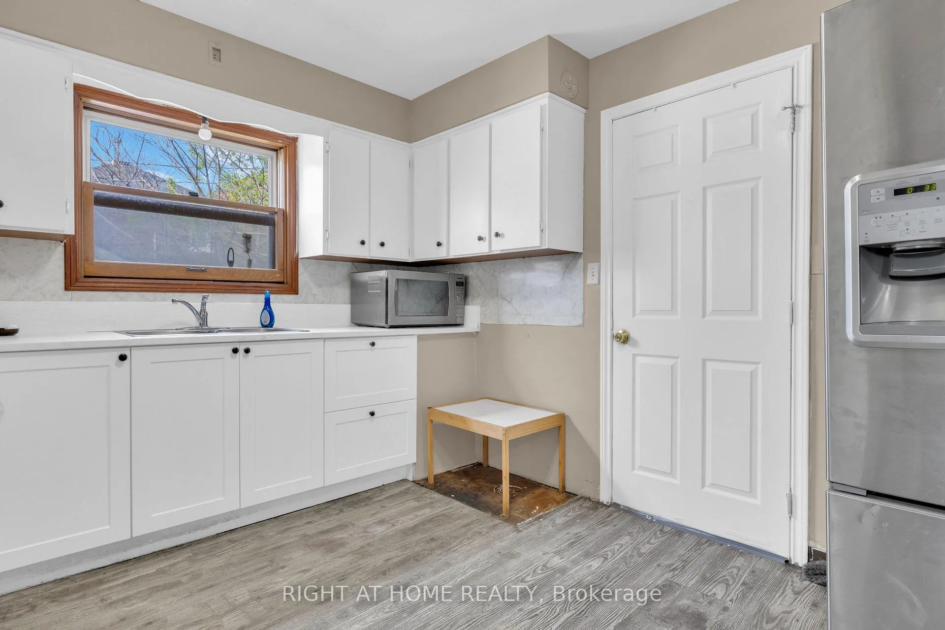 Photo 5 of 321 Rankin Avenue, Windsor, Windsor University District — HOMEH