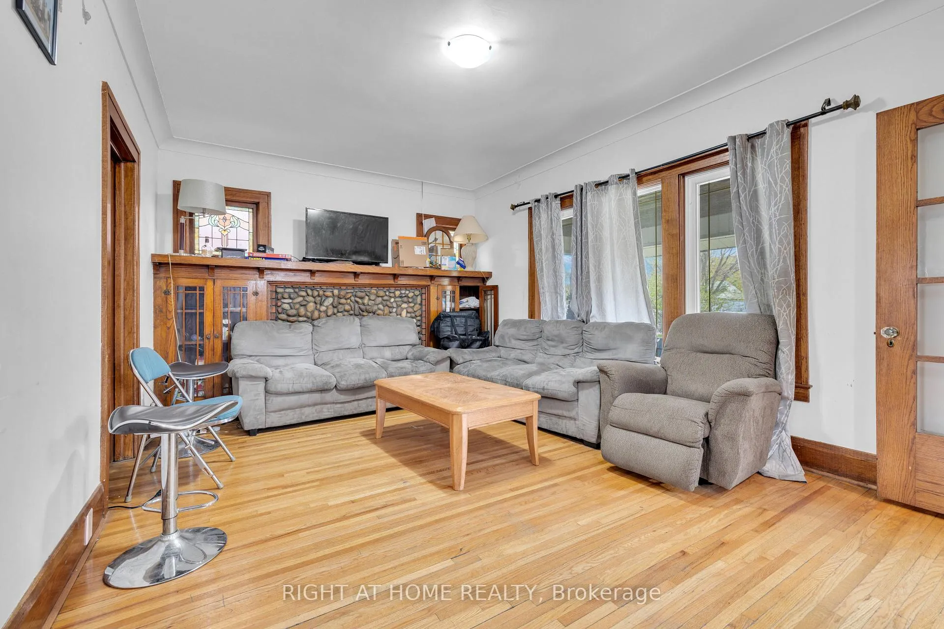 Photo 9 of 321 Rankin Avenue, Windsor, Windsor University District — HOMEH