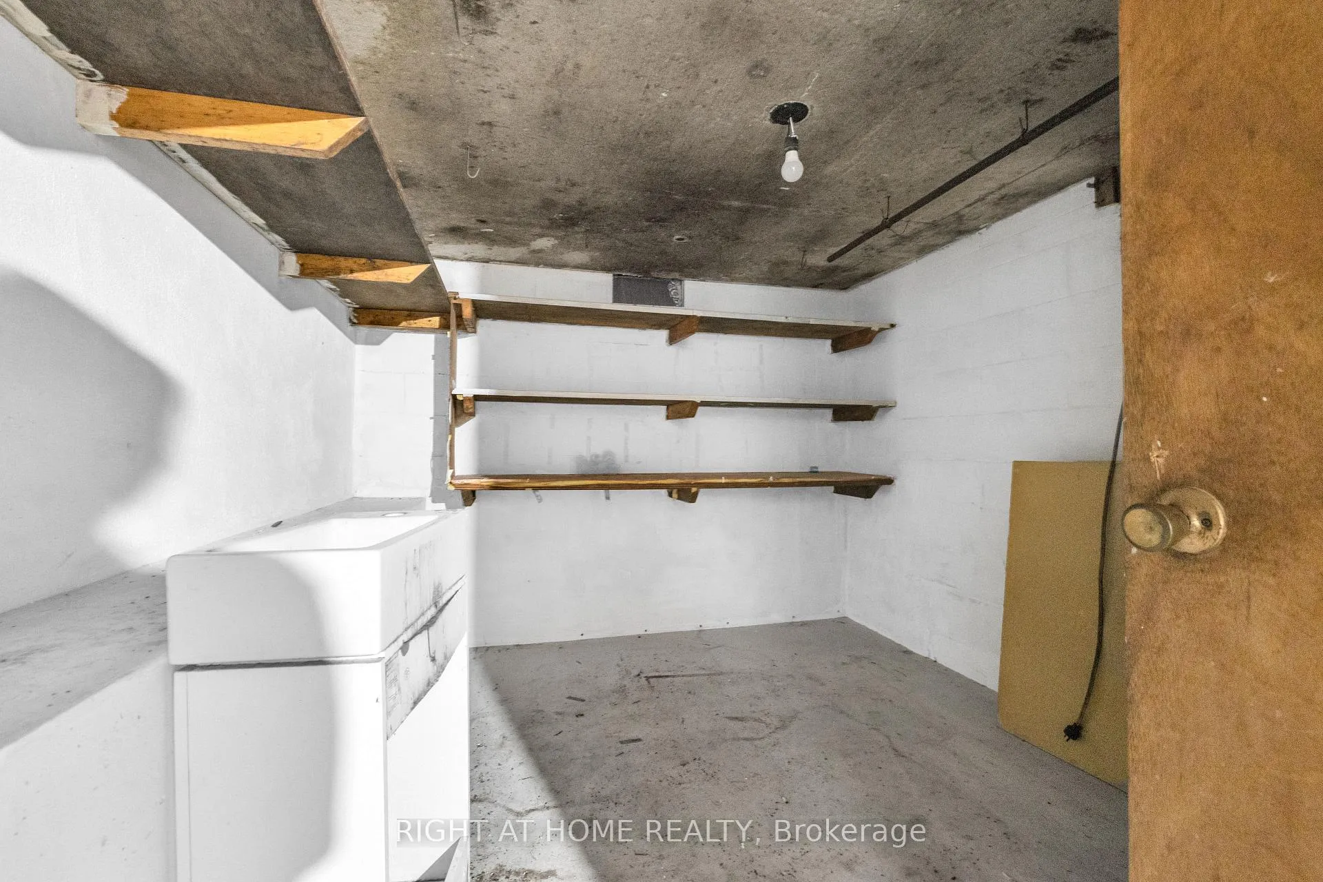 Photo 17 of 321 Rankin Avenue, Windsor, Windsor University District — HOMEH