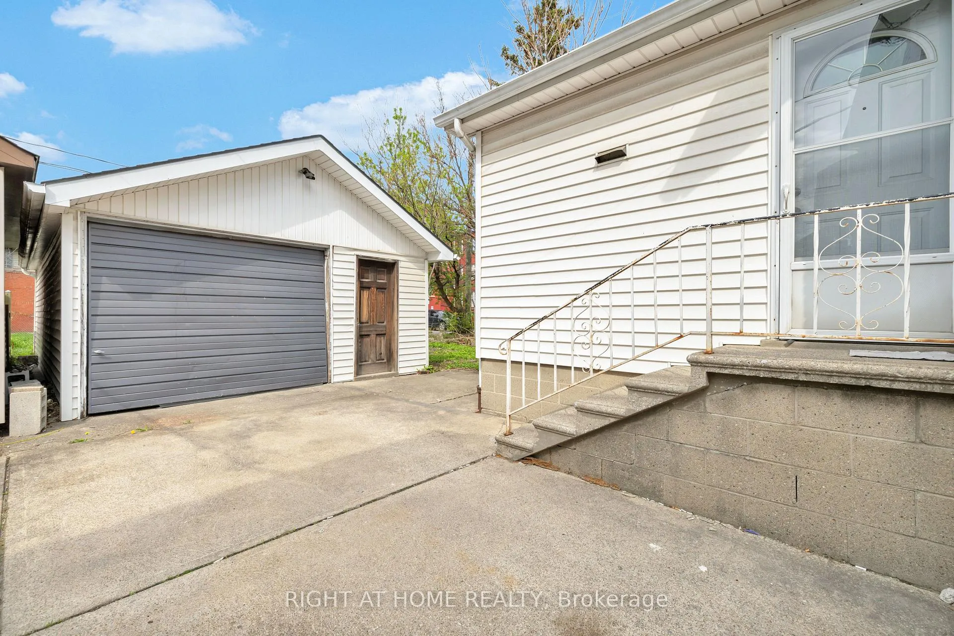 Photo 19 of 321 Rankin Avenue, Windsor, Windsor University District — HOMEH