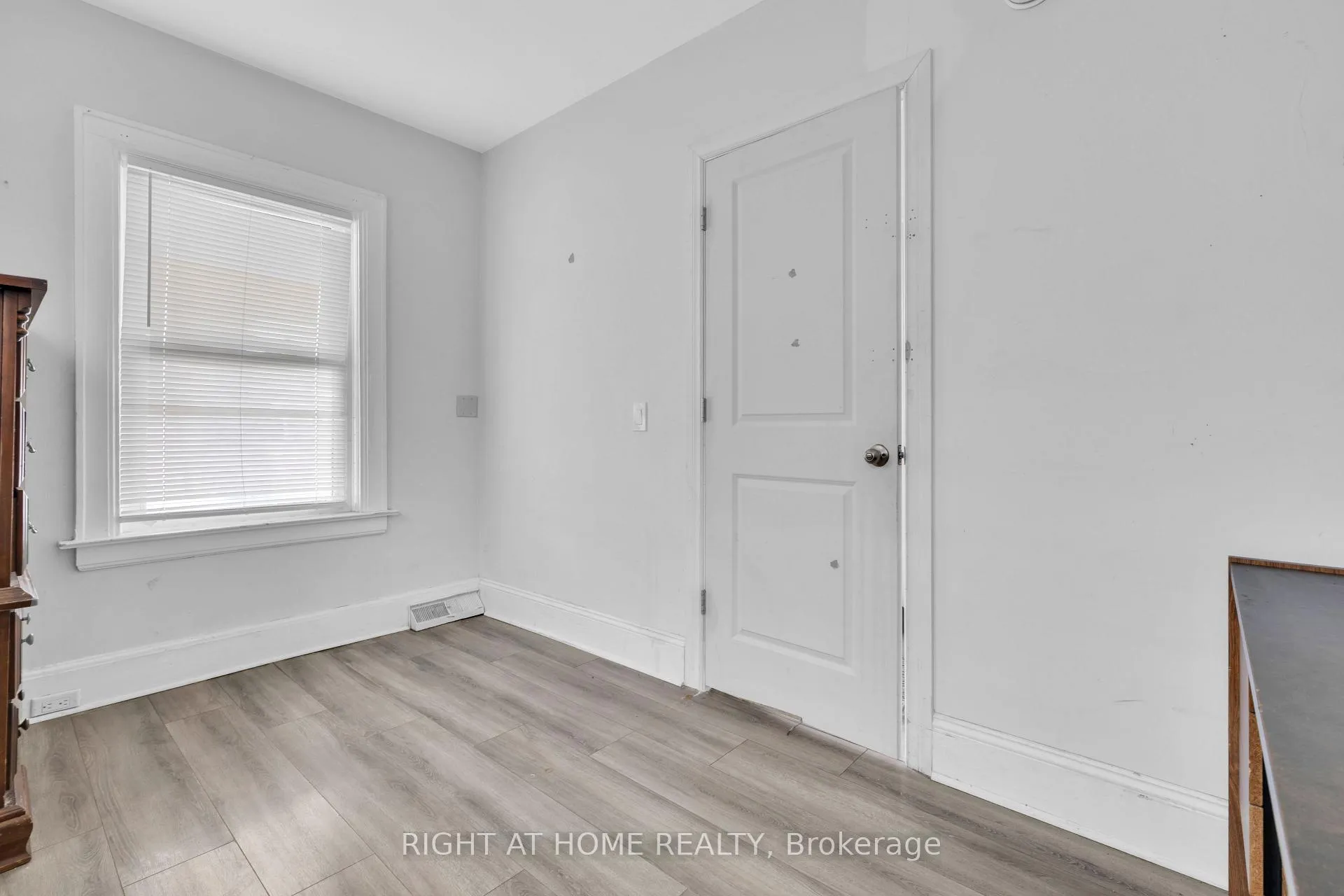 Photo 11 of 3497 Peter Street, Windsor, Sandwich — HOMEH