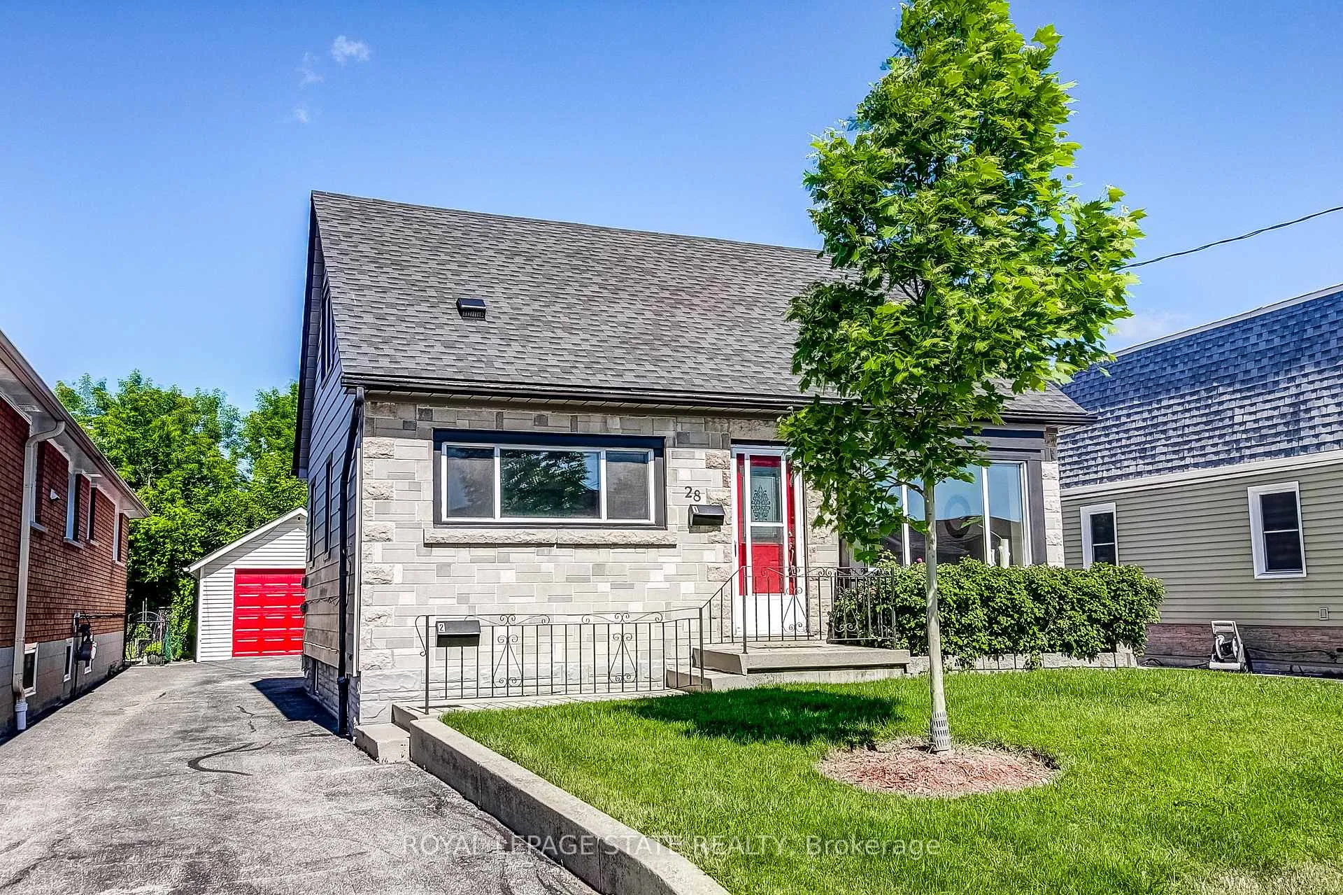 Photo 1 of 28 Delena Avenue S, Hamilton, McQuesten — HOMEH